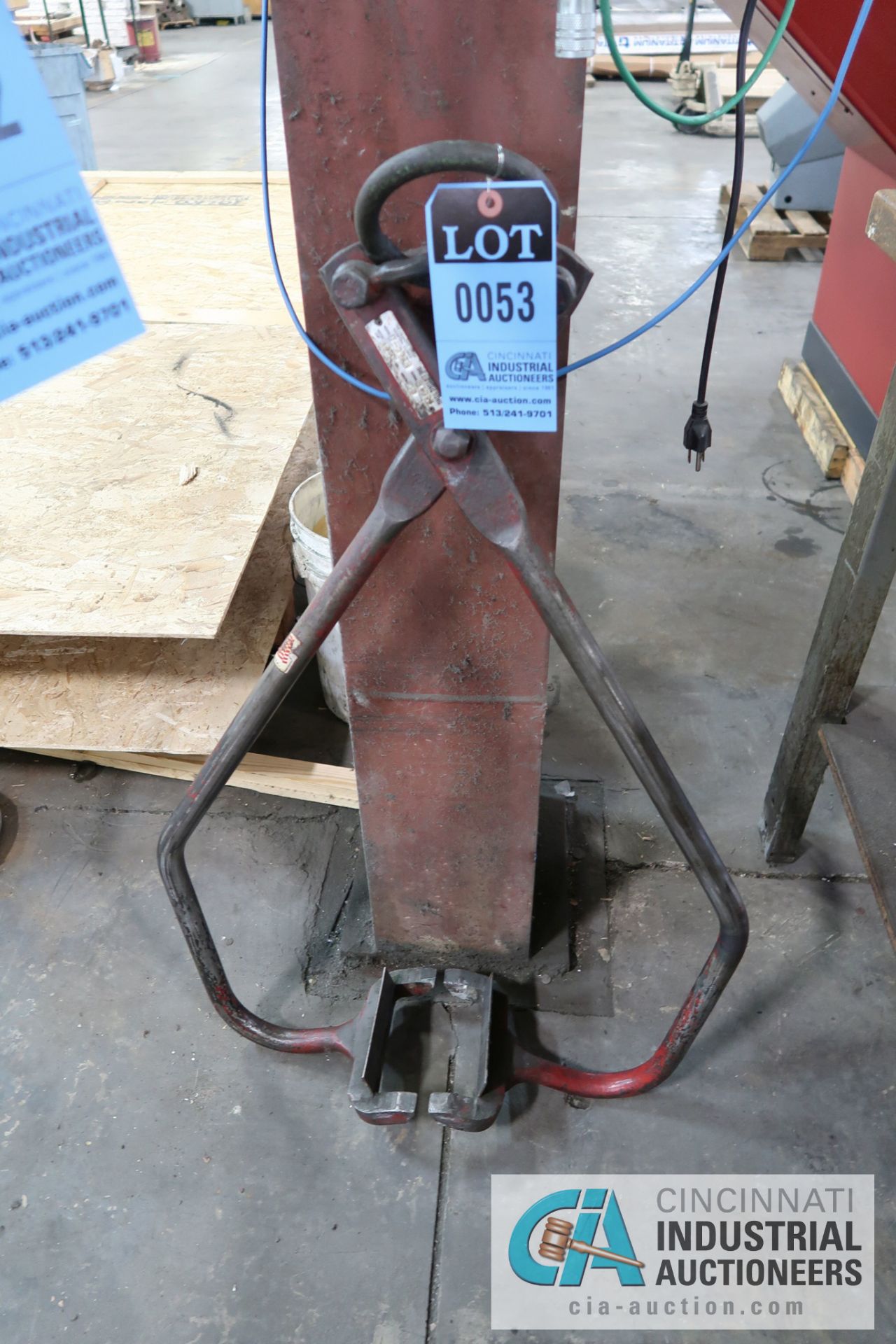 2,000 LB. CAPACITY X 20" WIDTH CALDWELL MODEL 1-20EH DIE LIFTING TONG