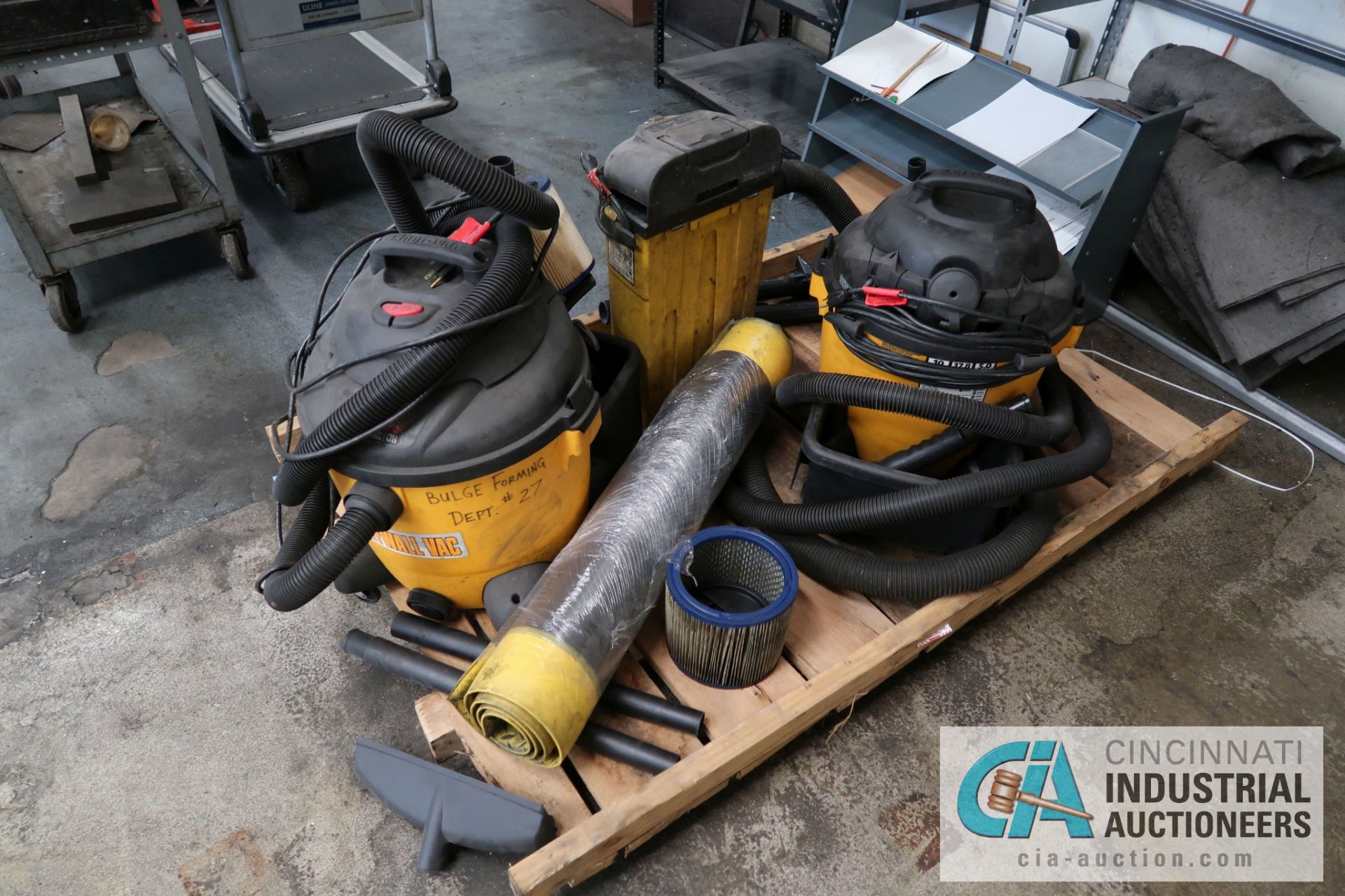 (LOT) WET / DRY VACUUMS