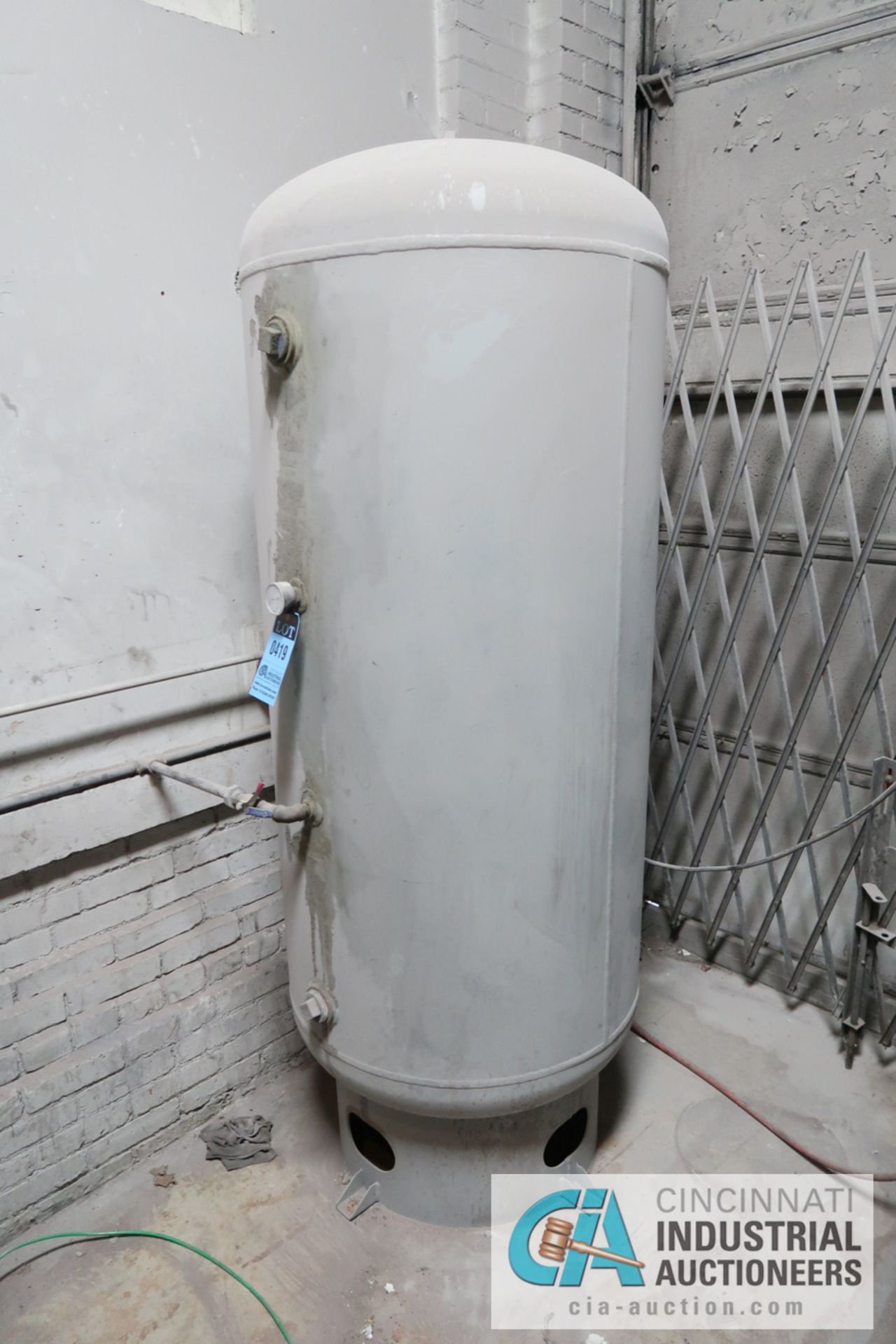 FLOOR MOUNTED VERTICAL AIR RECEIVING TANK **LOADING FEE DUE THE "ERRA" GRG TRUCKING, $125.00,