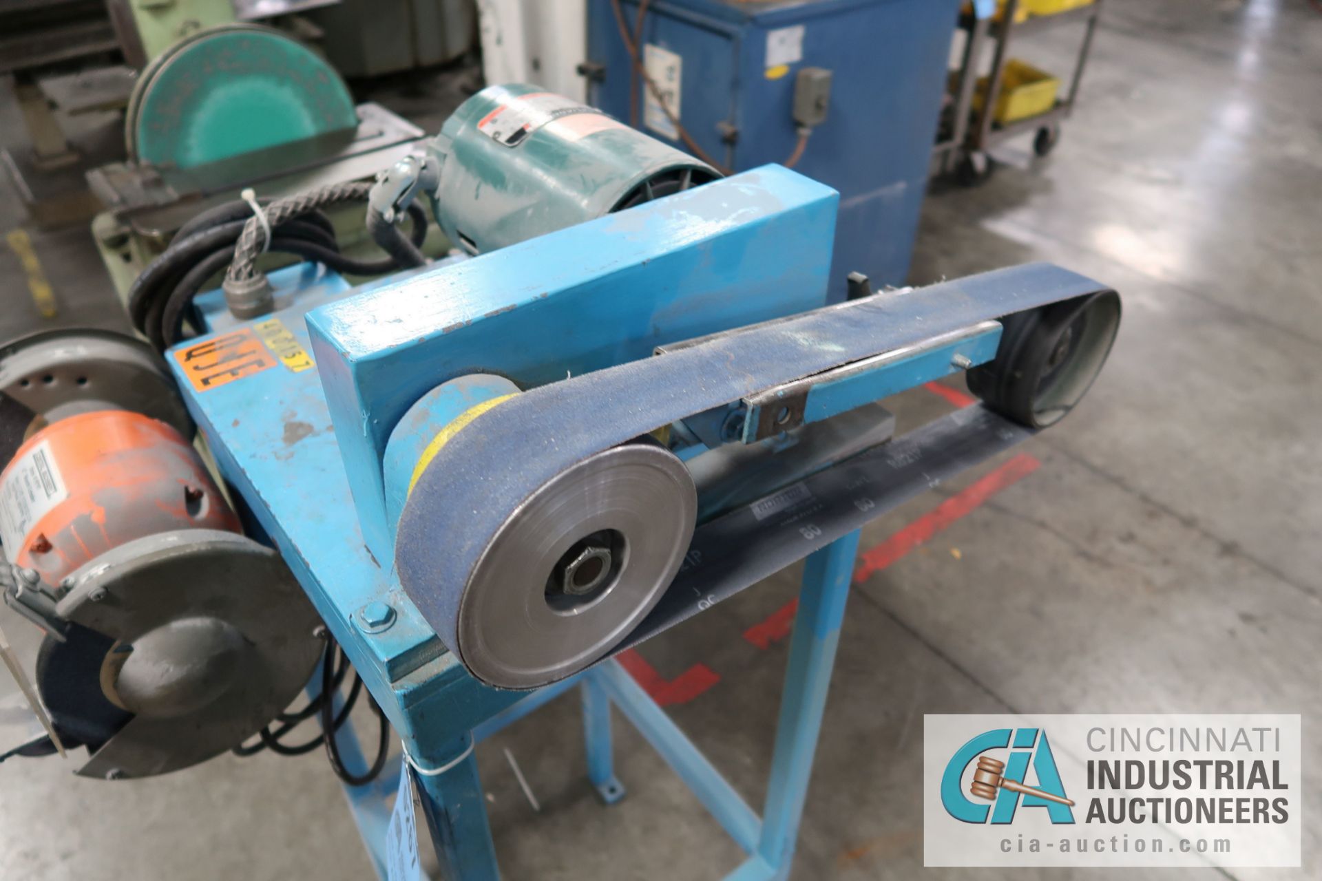 2" BELT SHOP BUILT HORIZONTAL STAND MOUNTED SANDER; ASSET # 400157, WITH 6" CENTRAL MACHINERY DE - Image 4 of 4