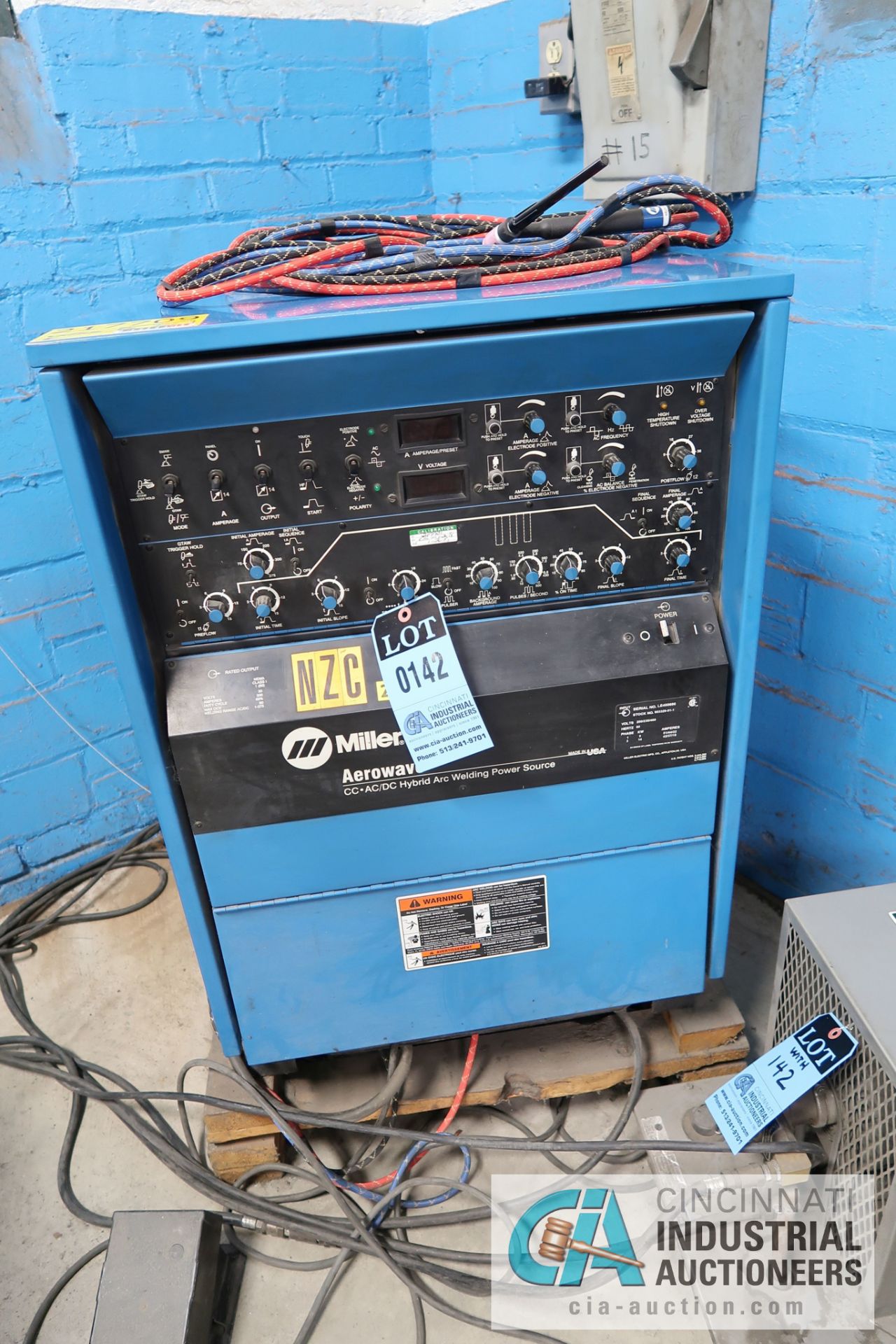 300 AMP MILLER AEROWAVE CC-AC/DC HYBRID ARC WELDING POWER SOURCE; S/N LE450886, WITH WELD CRAFT - Image 2 of 6