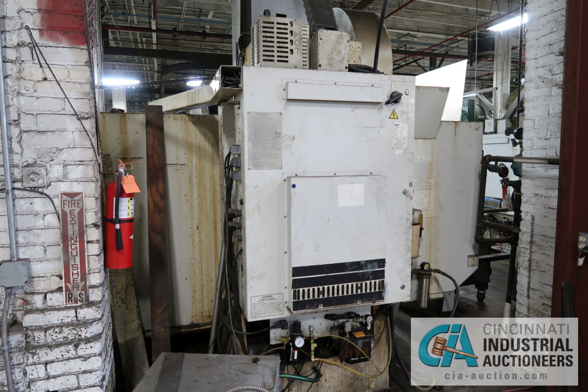 HAAS MODEL VF5/50 CNC VERTICAL MACHINING CENTER; S/N 25662, 23" X 50" TABLE, 50 TAPER SPINDLE, 30- - Image 13 of 17