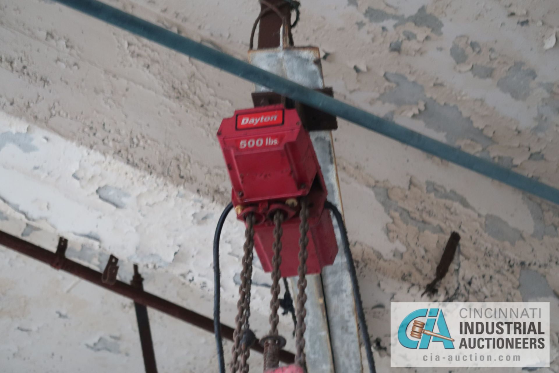 550 LB. DAYTON PENDANT CONTROL CHAIN HOIST - Image 3 of 3