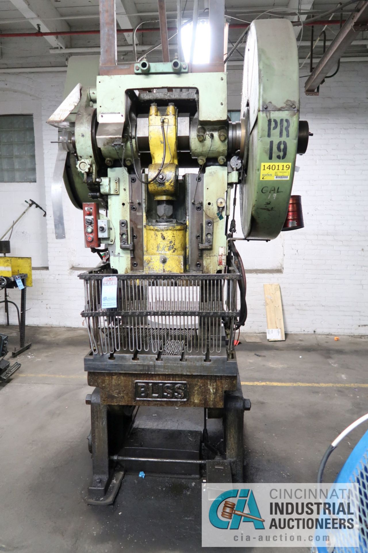 60 TON BLISS OBI PRESS; S/N H54916, 8" SLIDE ADJUSTAMENT, 4" STROKE, 14-1/4" SHUT HEIGHT ON BED, (2) - Image 2 of 8