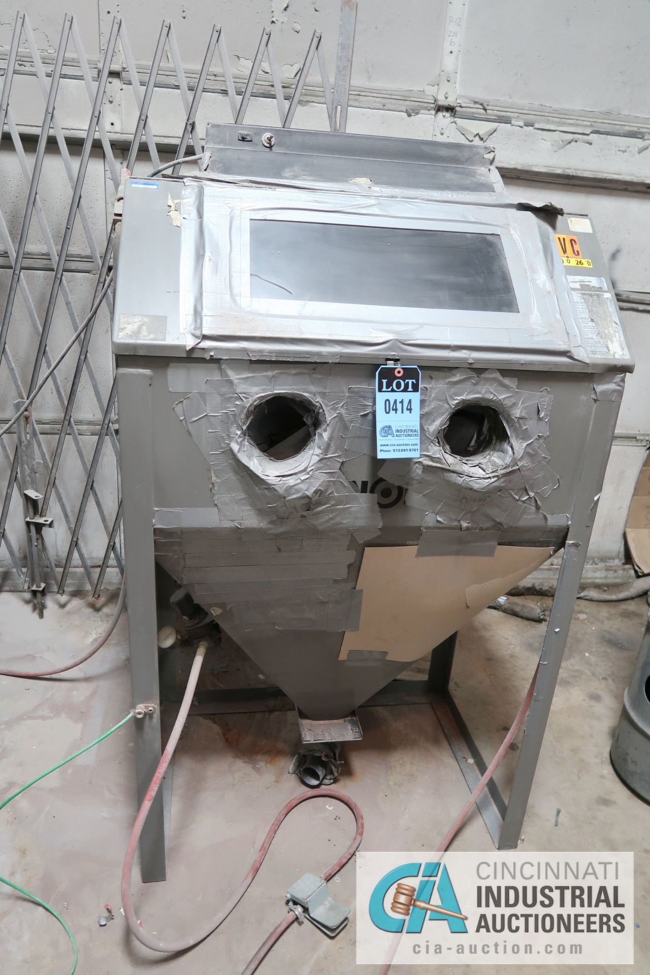 ECONOLINE DRY BLAST CABINET; S/N N/A, WITH DUST COLLECTOR **LOADING FEE DUE THE "ERRA" GRG TRUCKING, - Image 3 of 6