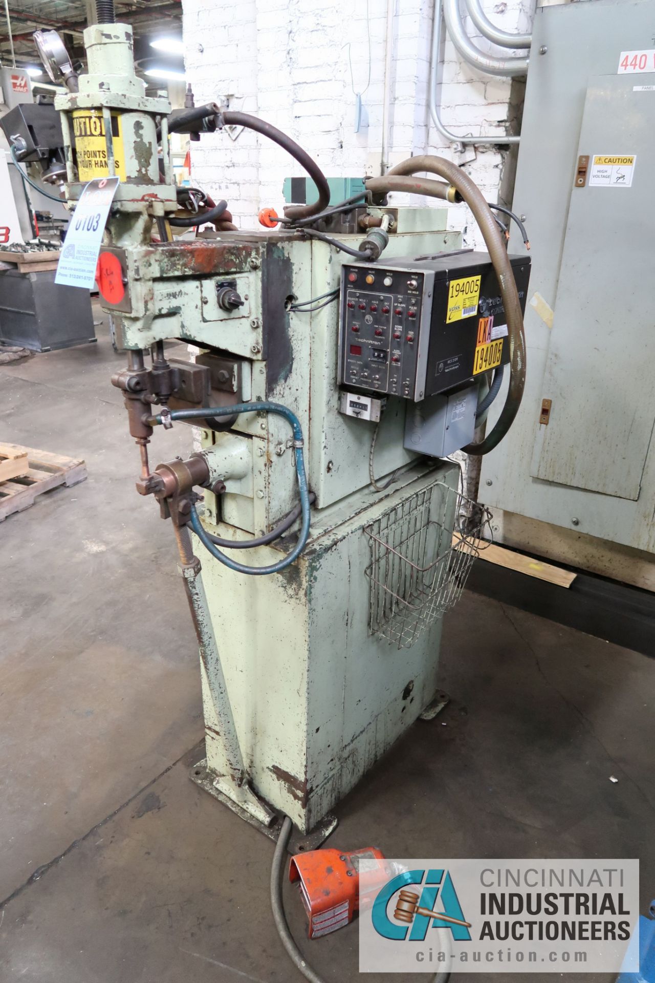 20 KVA TAYLOR-WINFIELD MODEL EB-3-8-20 SPOT WELDER; S/N 68312, TENCITRON MODEL MCS2109 CONTROLS,