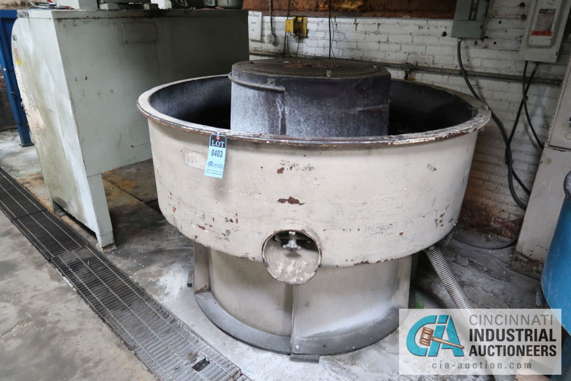 72" DIAMETER SEWCO MODEL EMD-241 VIBRATORY FINISHING BOWL; S/N 24FK-1070-33, WITH CONTROL CABINET