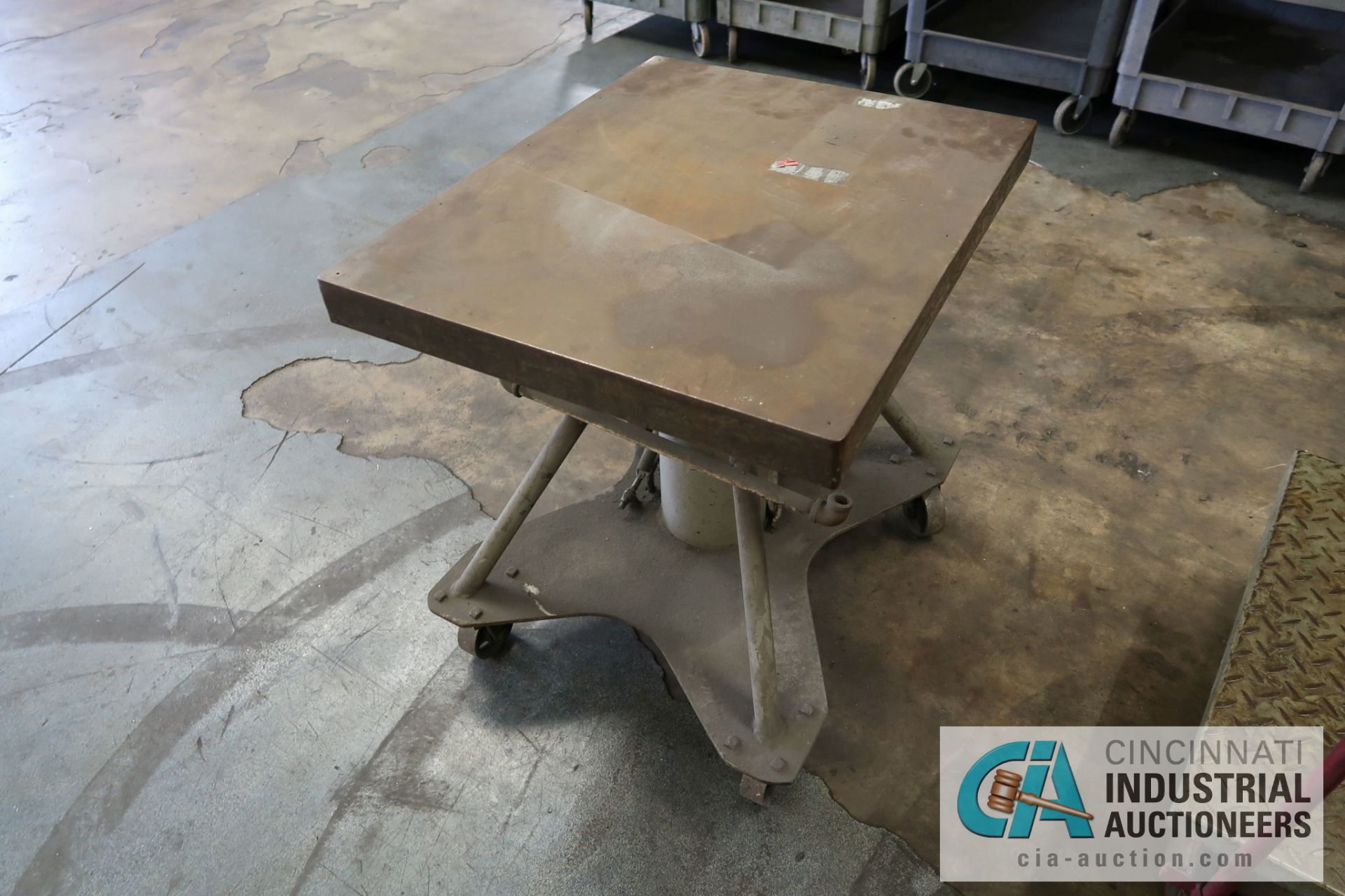 CAPACITY UNKNOWN 24" X 30" MANUAL HYDRAULIC LIFT TABLE - Image 2 of 2