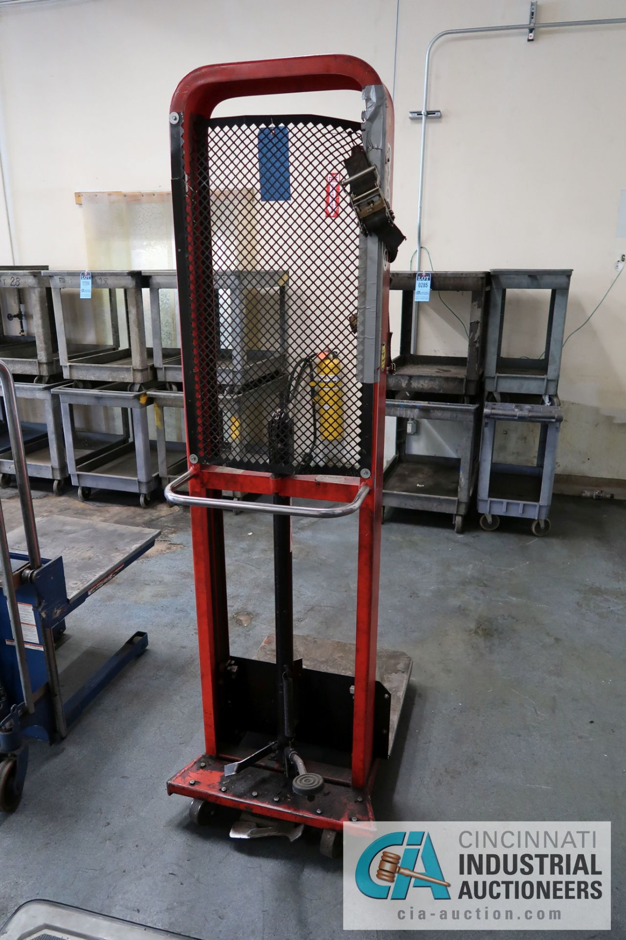 1,000 LB. CAPACITY PRESTO MODEL M166 MANUAL HYDRAULIC DIE LIFT CART - Image 2 of 4