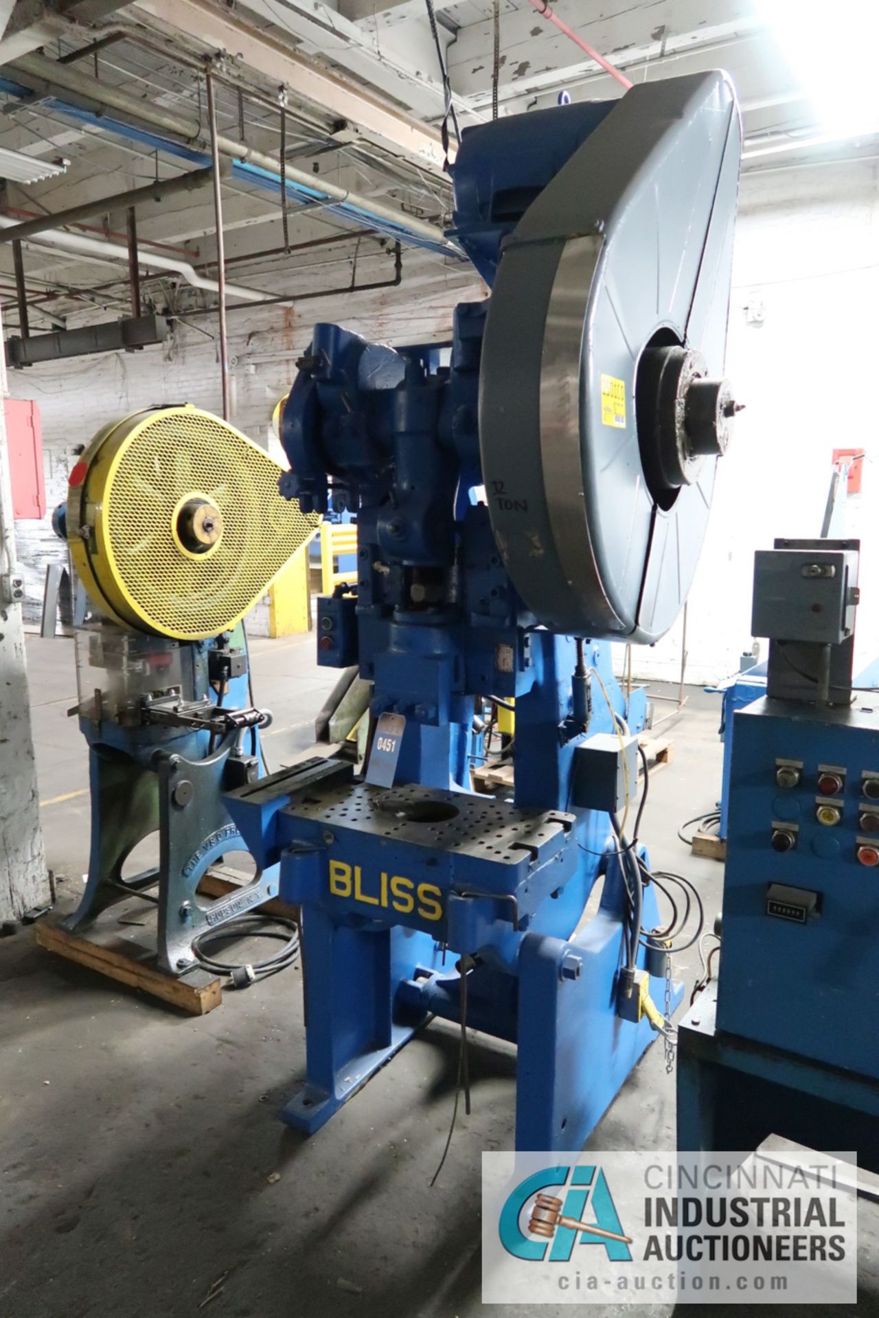 32 TON BLISS NO. 20-B OBI PRESS; S/N HP35266, 2-1/2" SLIDE ADJUSTMENT, 3" STROKE, 10" SHUT HEIGHT ON - Image 2 of 8