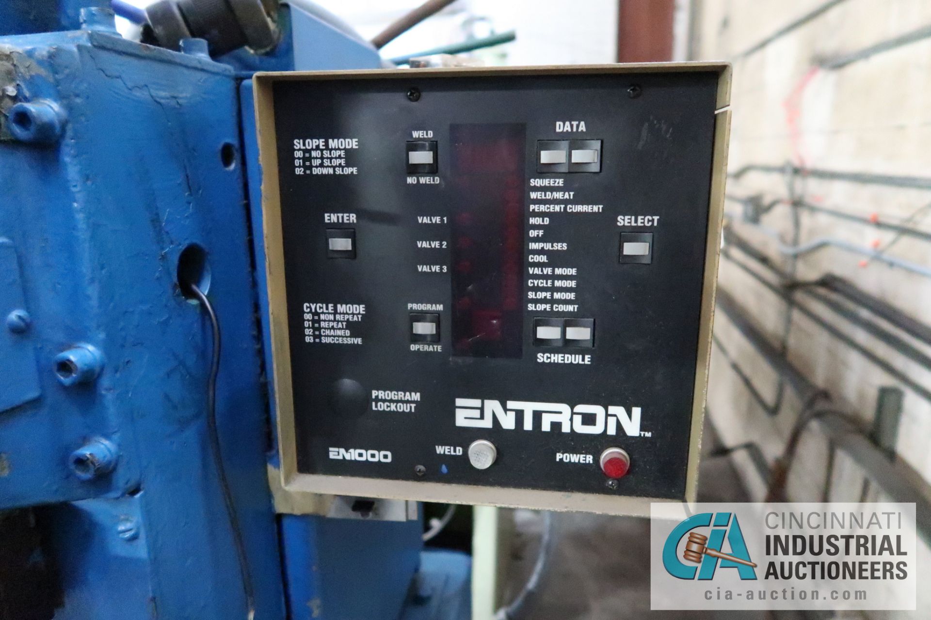 20 KVA TAYLOR-WINFIELD MODEL EB2-8-20 SPOT WELDER; S/N 54707, ENTRON EN1000 CONTROLS, FOOT PEDAL - Image 3 of 7