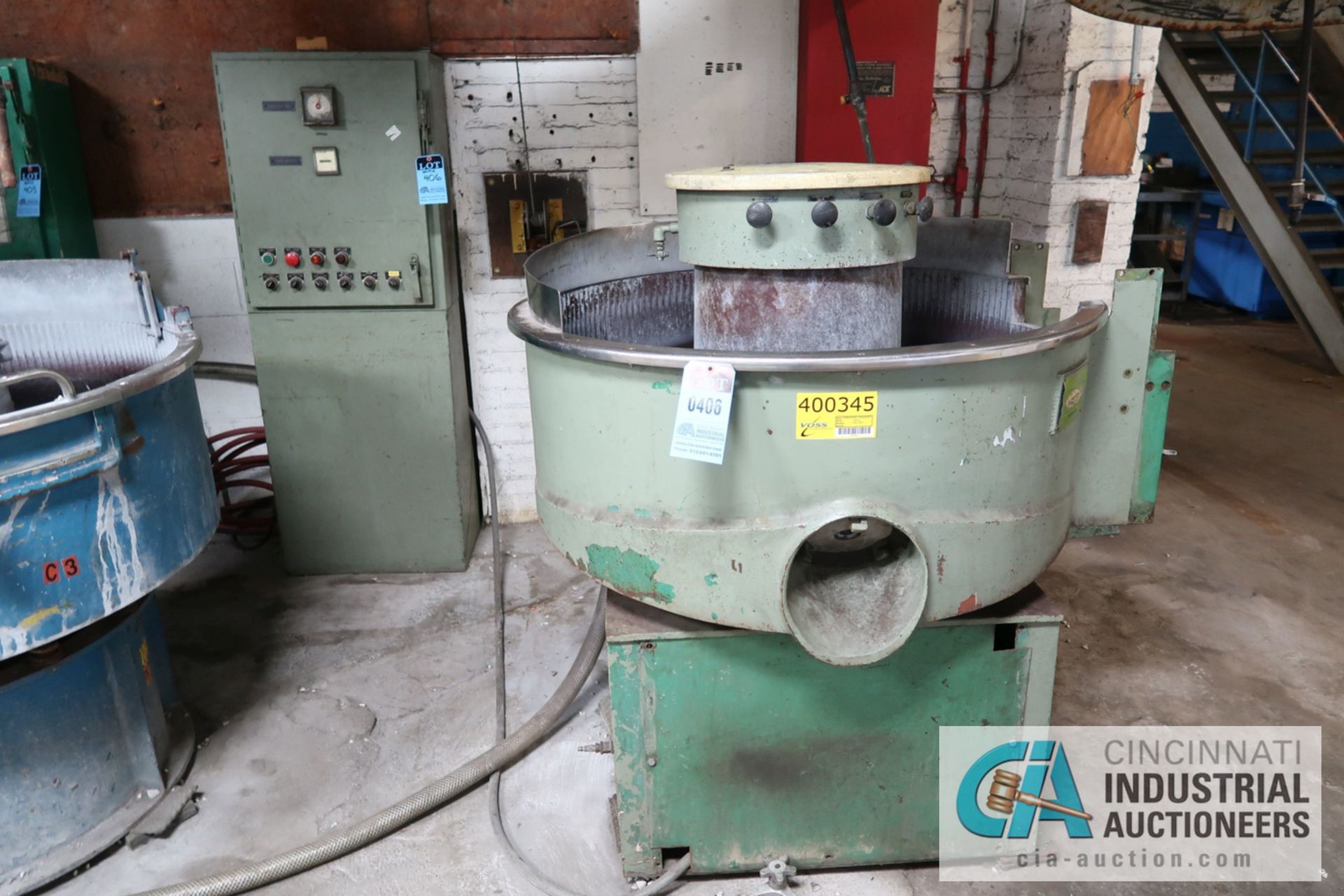 44" DIAMETER SWECO MODEL FMA-10HA VIBRO-ENERGY FINISHING BOWL; S/N 10FM-770-2, WITH CONTROL