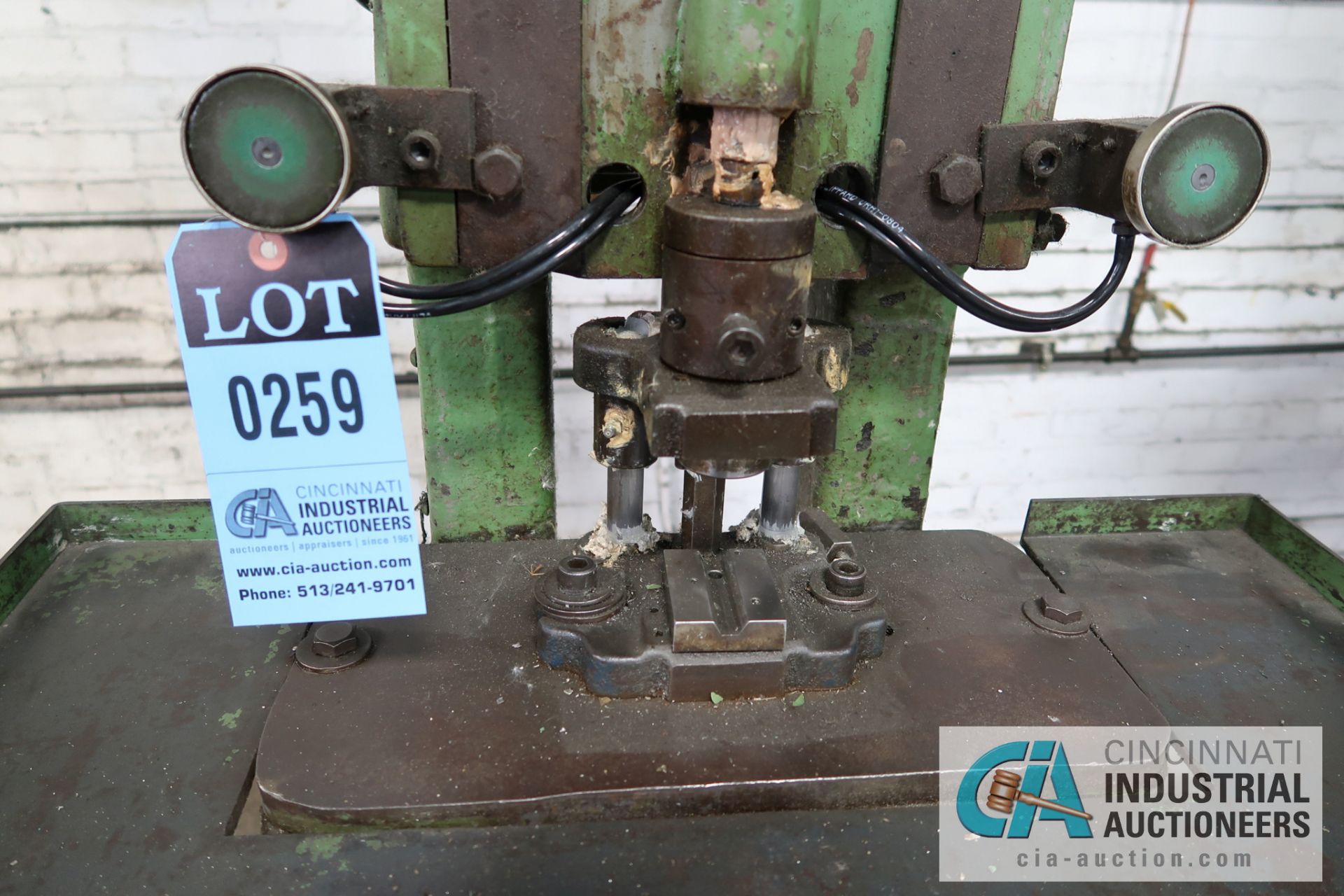 THOMAS MODEL 1 HYDRAULIC OBI PRESS; S/N 3343 **LOADING FEE DUE THE "ERRA" GRG TRUCKING, $150.00, - Image 4 of 6