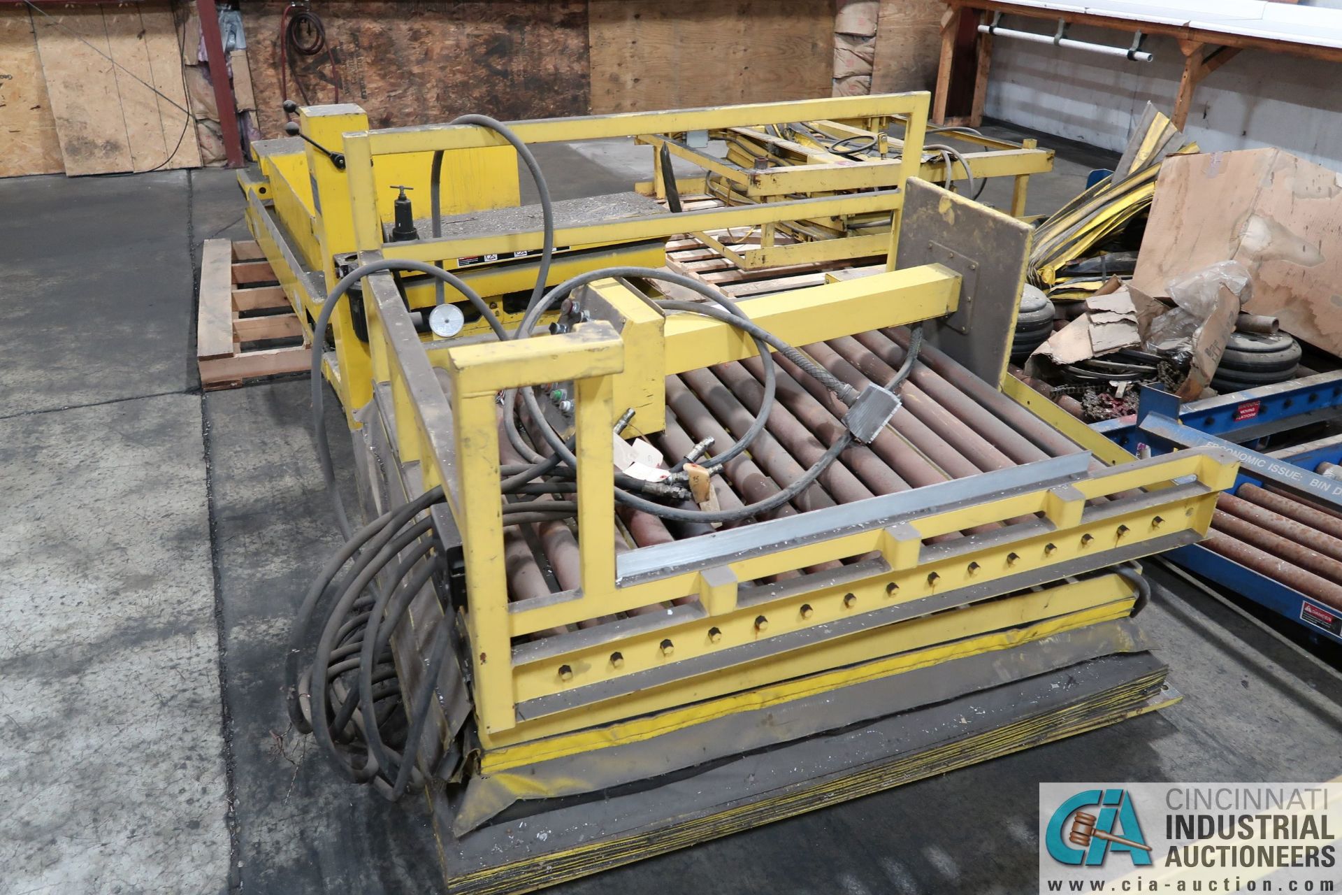 (LOT) MISCELLANEOUS POWERED ROLLER CONVEYOR LIFT TABLES - Image 4 of 10