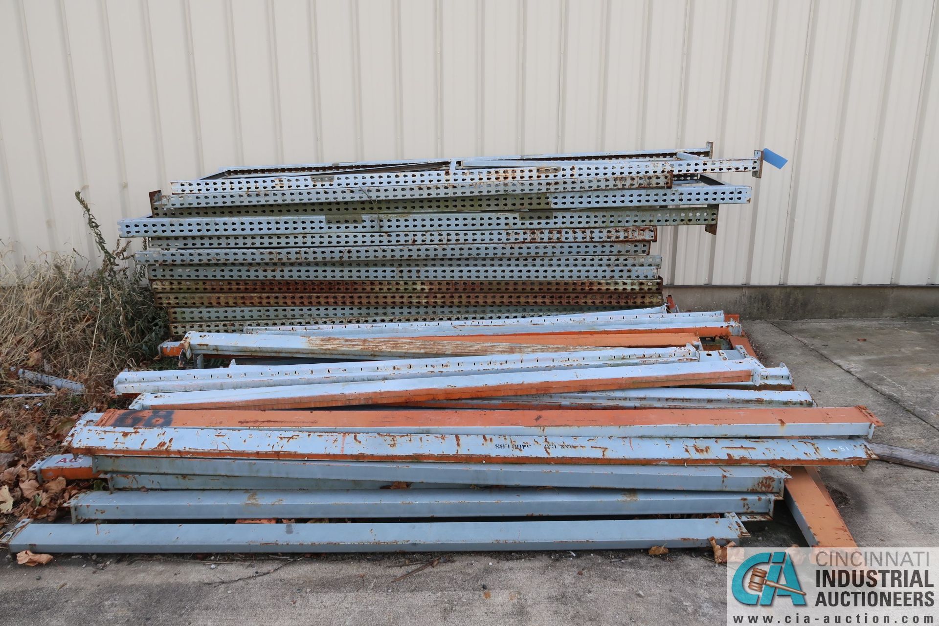(LOT) MISCELLANEOUS DISASSEMBLED PALLET RACK INCLUDING UPRIGHTS TO 108" X 64" AND CROSSBEAMS TO - Image 2 of 2