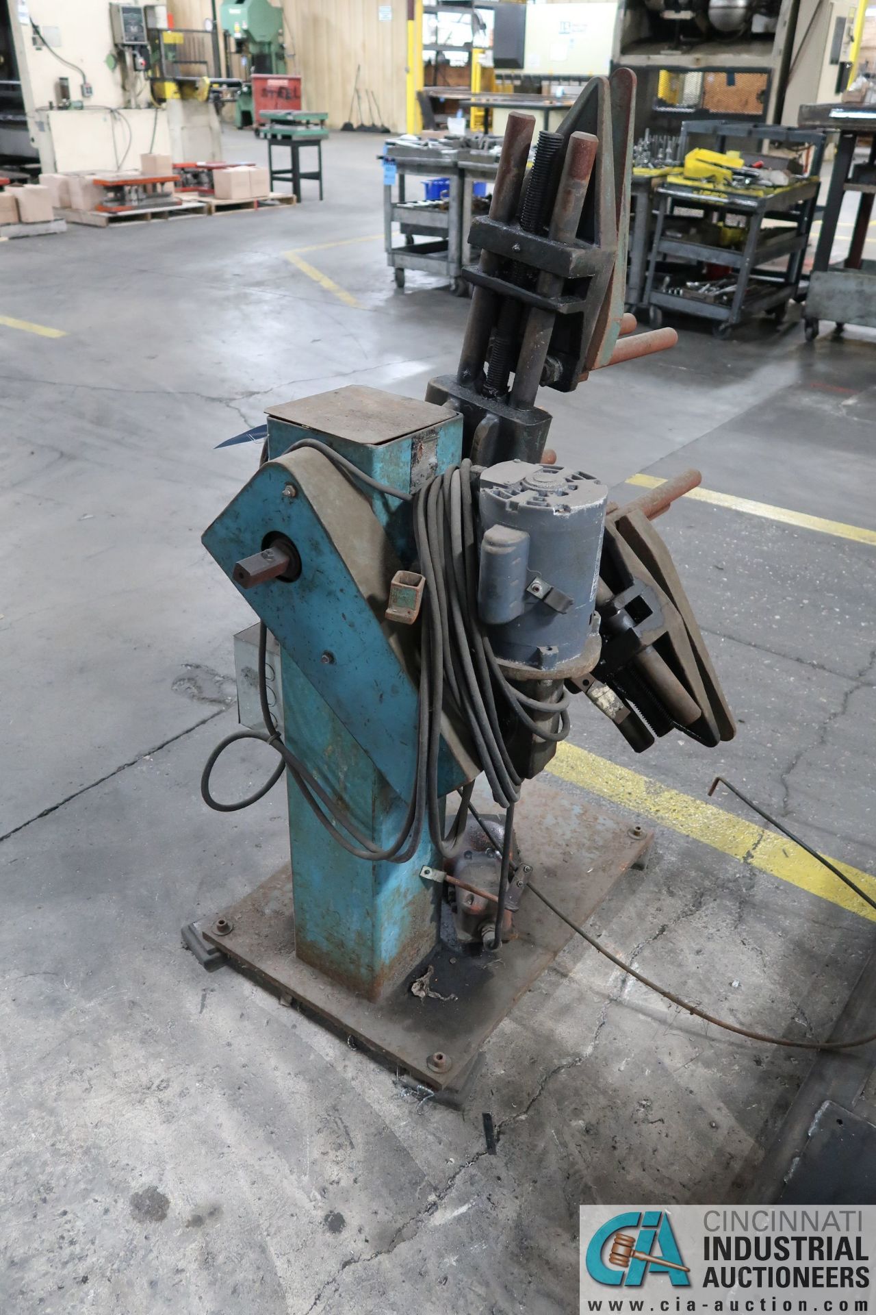 1,000 LB. CAPACITY (APPROX.) MOTORIZED UNCOILER; S/N N/A - Bild 3 aus 6