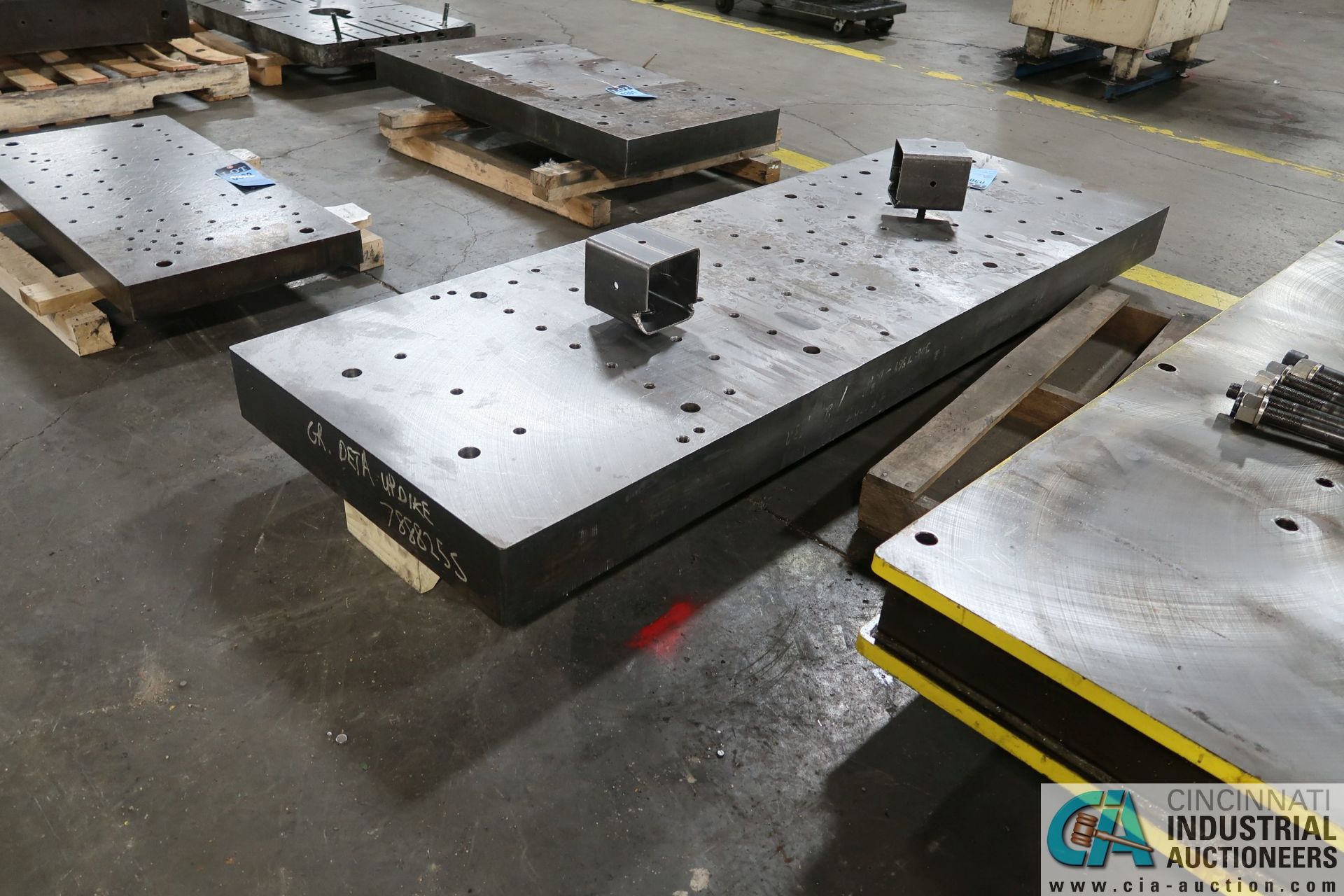 28" X 82" X 5" THICK DRILLED AND TAPPED PRESS BED - Bild 2 aus 2