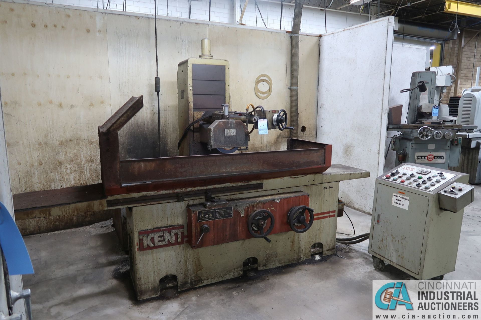 16" X 40" KENT MODEL KGS410AHD HYDRAULIC SURFACE GRINDER; S/N 890871, PUSH BUTTON CONTROL CABINET