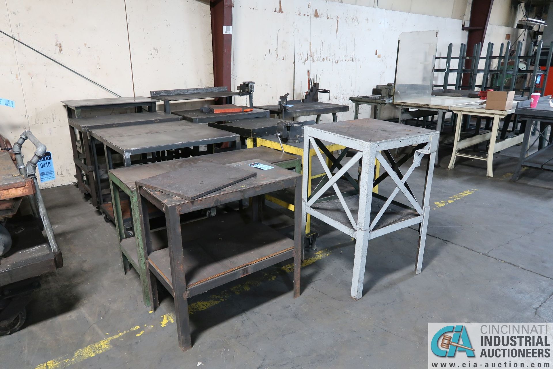 (LOT) STEEL BENCHES AND CARTS