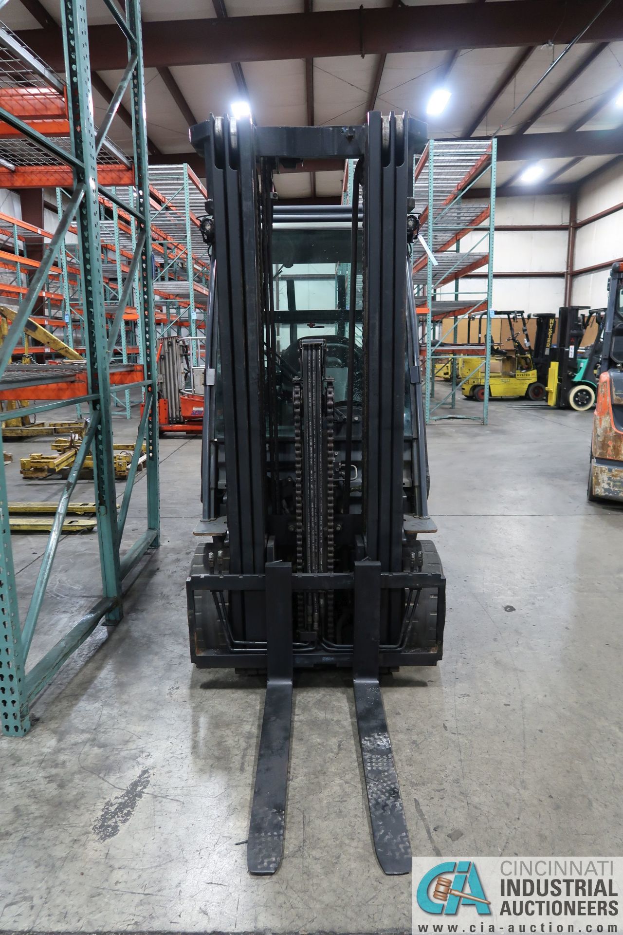 6,000 LB. TOYOTA MODEL 8FGC30 LP GAS CUSHION TIRE LIFT TRUCK; S/N 62260, 3-STAGE MAST, 87" MAST - Image 5 of 8