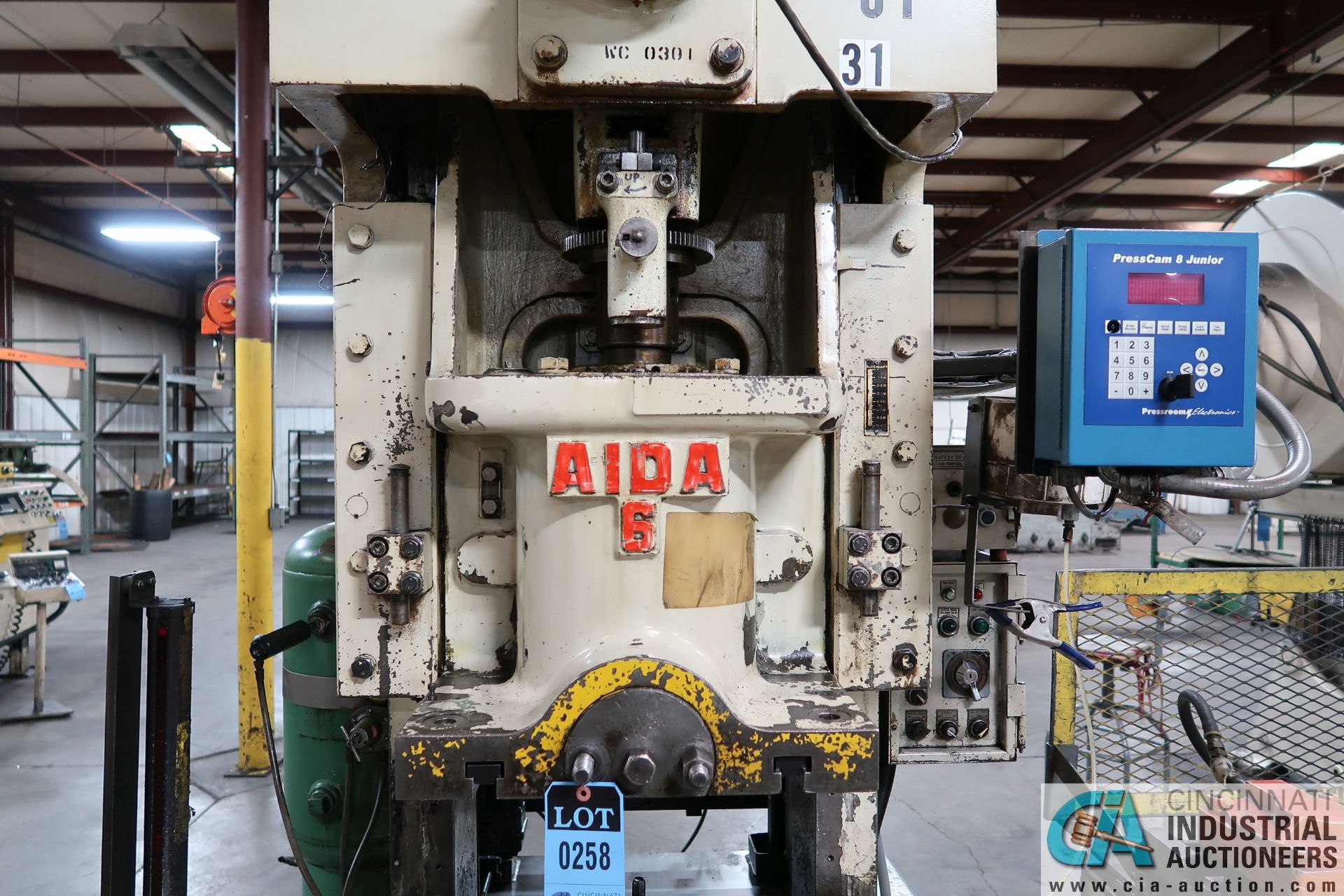 66 TON AIDA MODEL C1-6 (2) SINGLE CRANK GAP FRAME PRESS; S/N 00206-3266, 5.5" STROKE, 70 STROKES PER - Image 11 of 18