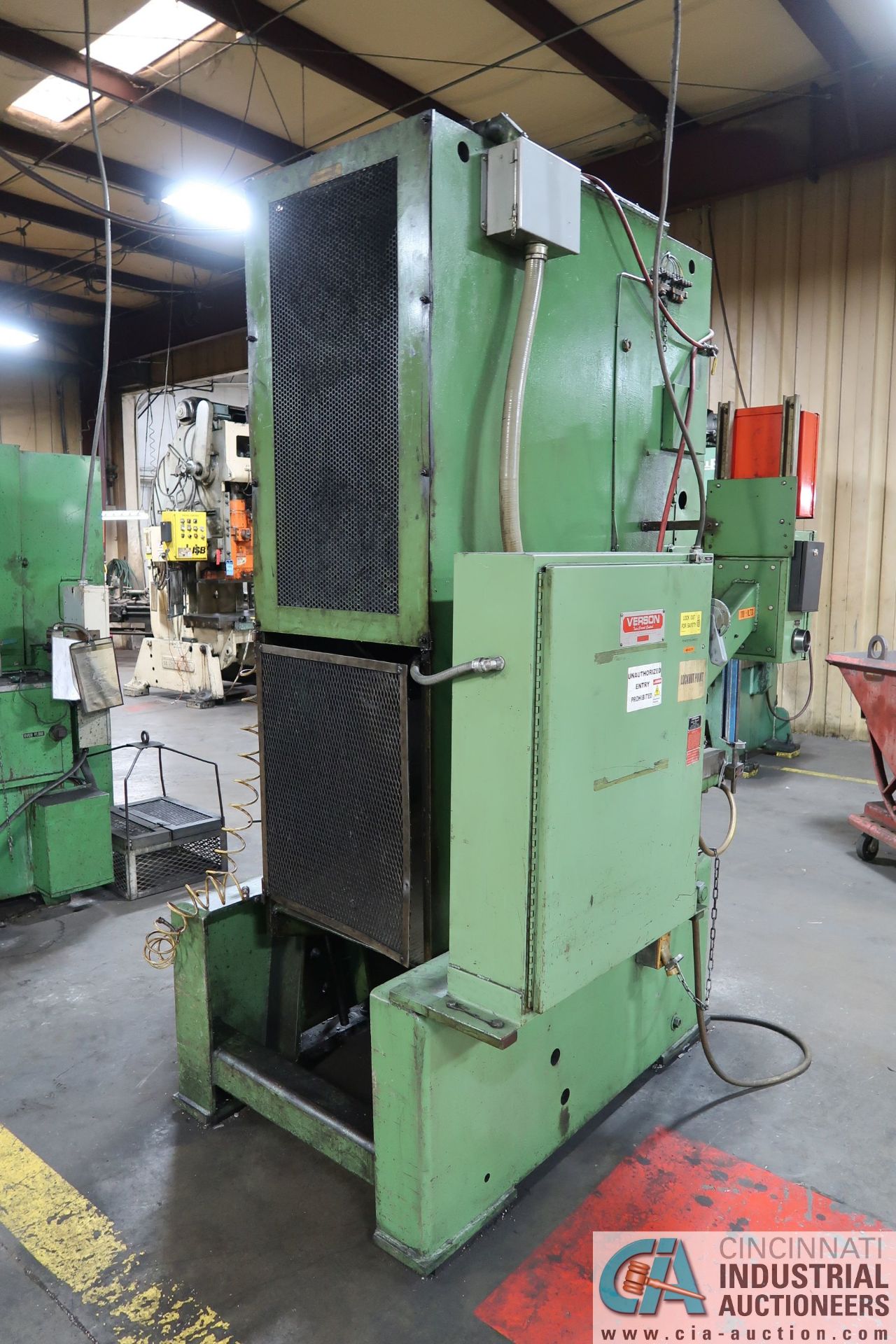 60 TON VERSON MODEL D60 OBI PRESS; S/N 24997, 4" STROKE, 90 STROKES PER MINUTE, 14" SHUT HEIGHT, - Image 3 of 13