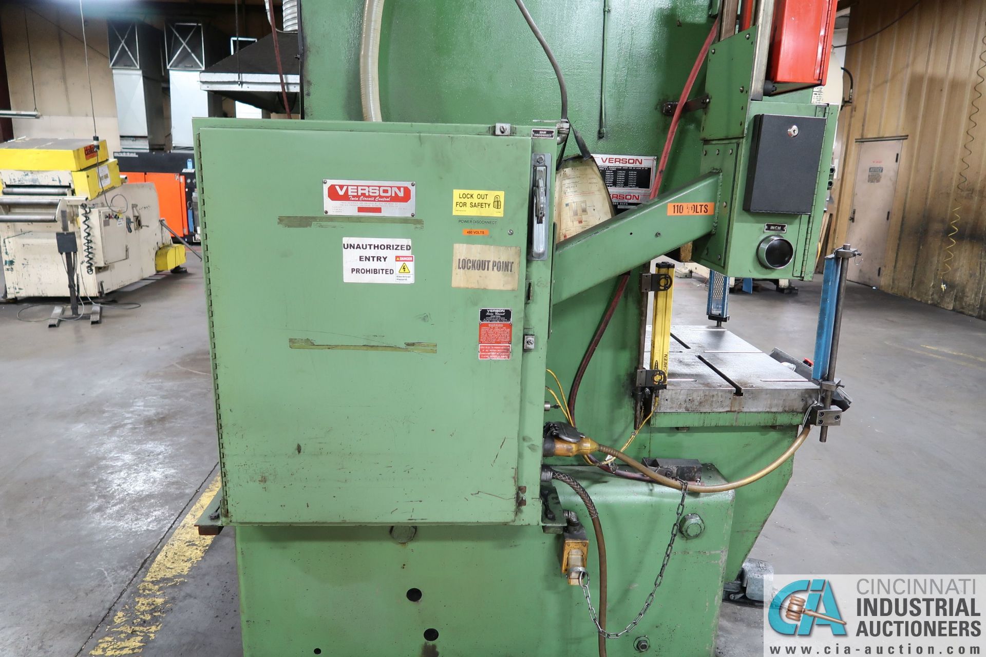 60 TON VERSON MODEL D60 OBI PRESS; S/N 24997, 4" STROKE, 90 STROKES PER MINUTE, 14" SHUT HEIGHT, - Image 12 of 13