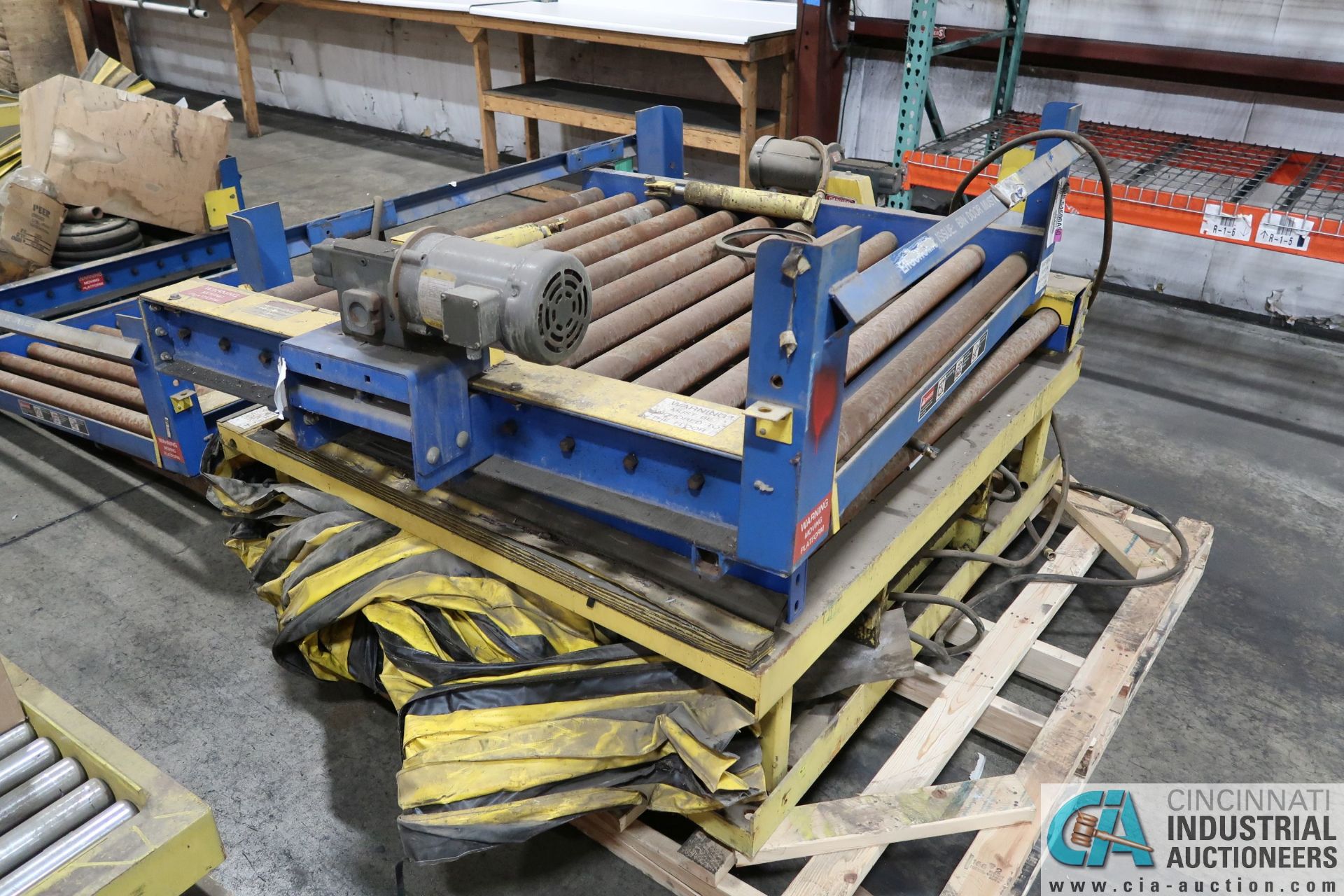 (LOT) MISCELLANEOUS POWERED ROLLER CONVEYOR LIFT TABLES - Image 3 of 10