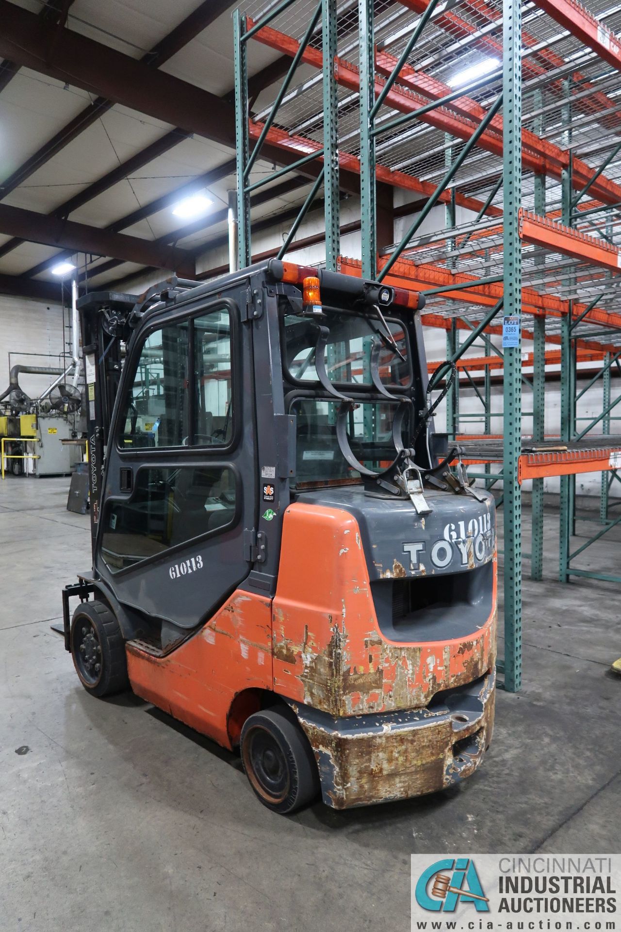 6,000 LB. TOYOTA MODEL 8FGC30 LP GAS CUSHION TIRE LIFT TRUCK; S/N 62260, 3-STAGE MAST, 87" MAST - Image 3 of 8