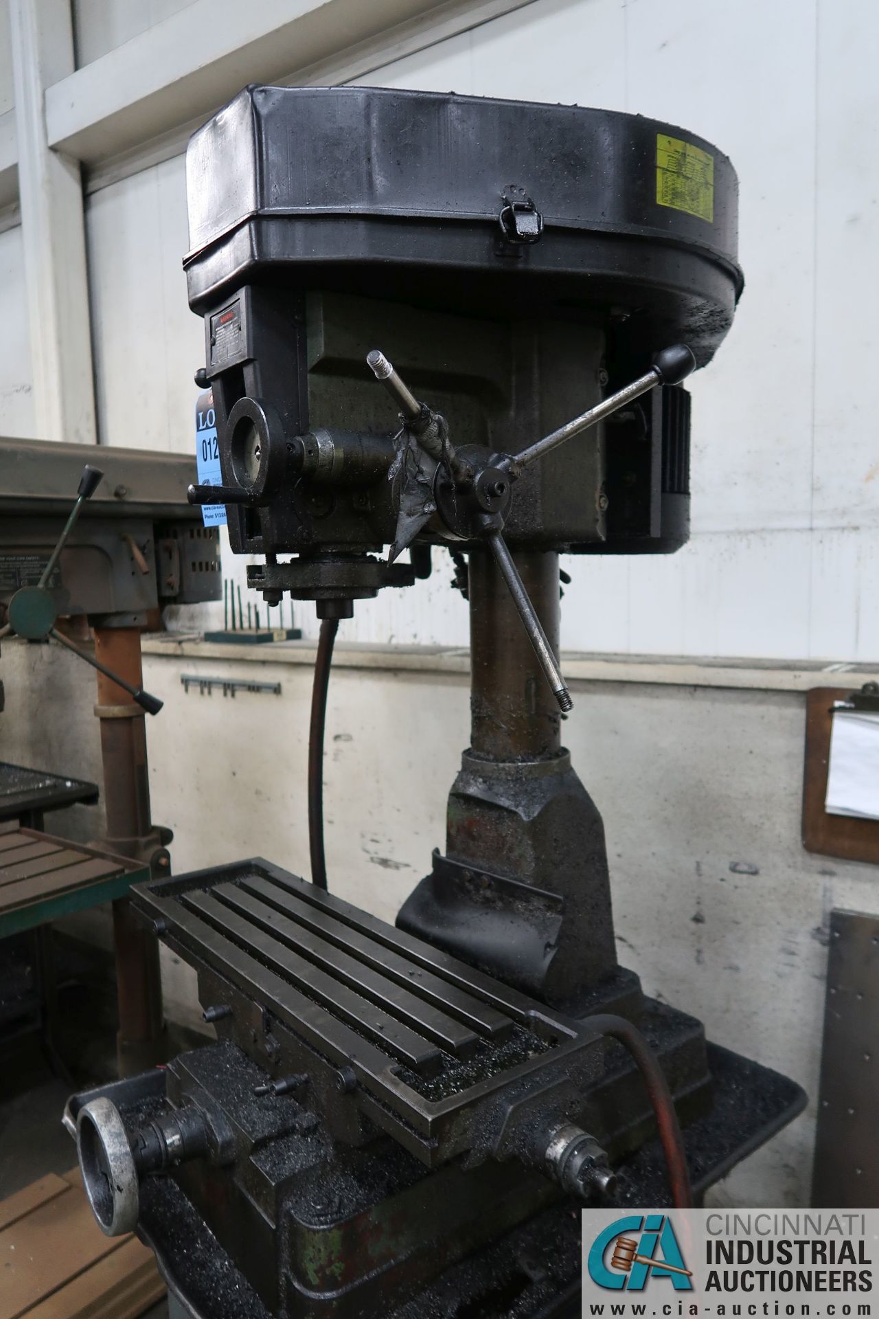 2 HP MFG UNKNOWN 12-SPEED VERTICAL MILLING MACHINE; S/N VD110734, 8" X 29" TABLE, 125-2,500 - Image 4 of 7