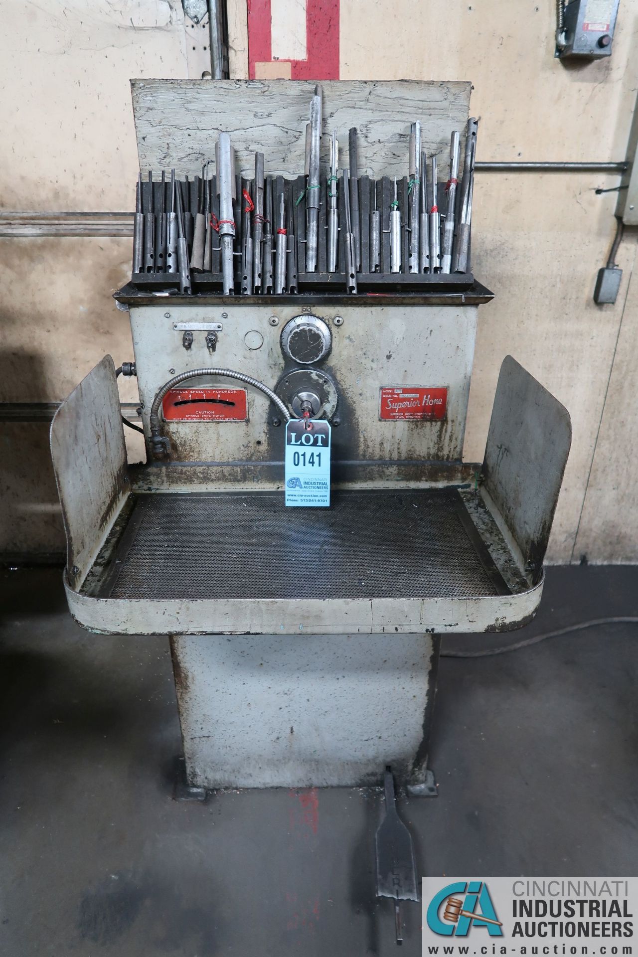 SUPERIOR HONE MODEL J2 HONING MACHINE; S/N 1-6409, WITH EXTRA HONE TOOLING - Image 3 of 8