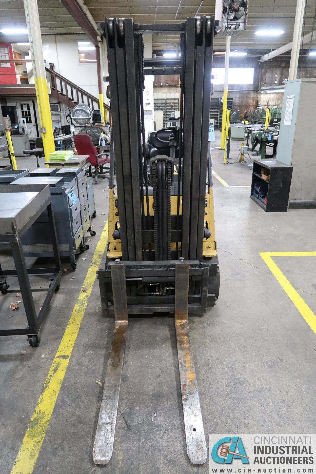 **3,000 LB. CATERPILLAR MODEL GC15 LP GAS THREE-STAGE MAST CUSHION TIRE LIFT TRUCK; S/N 2EM03376, - Image 6 of 8