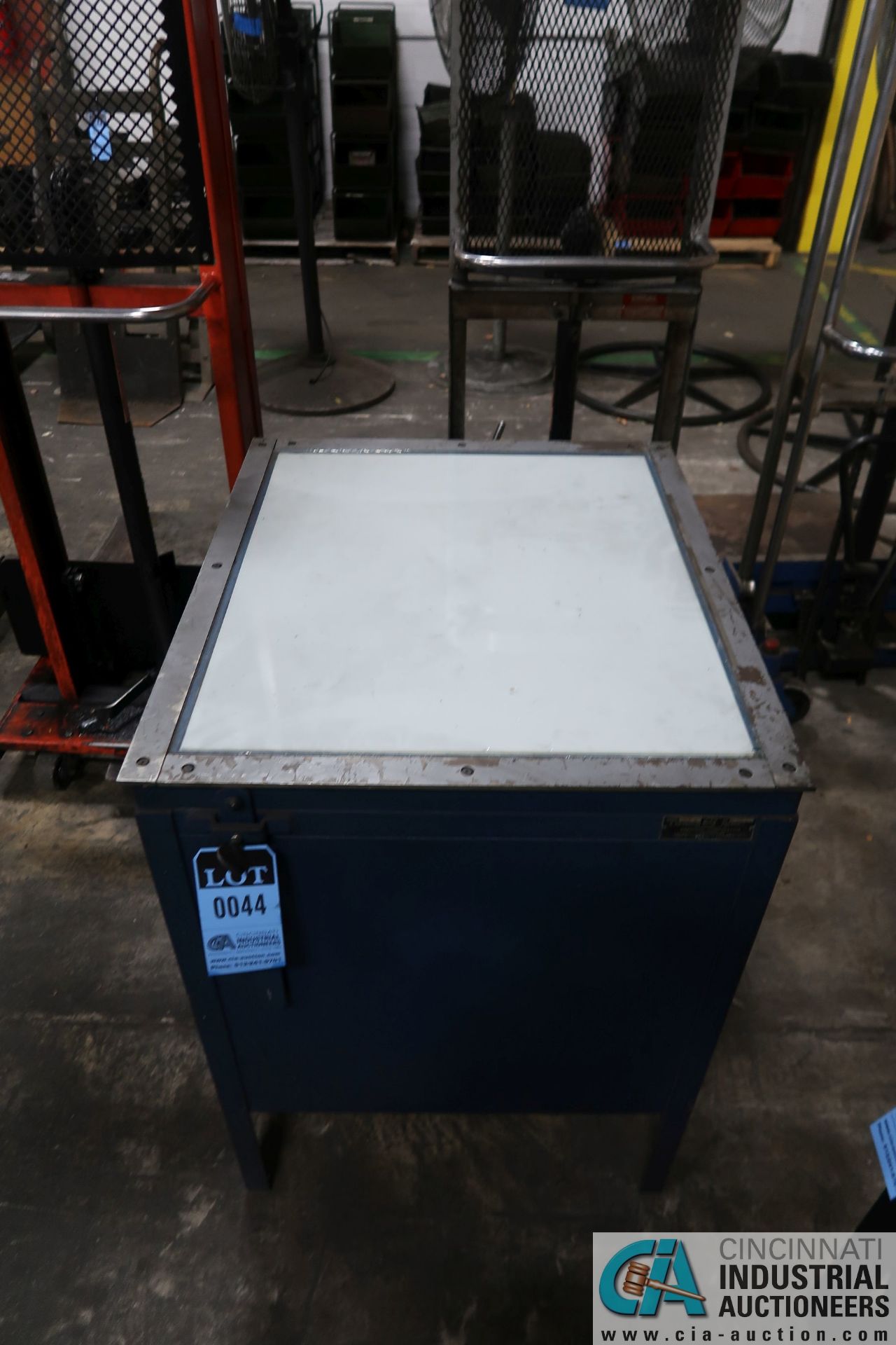 26" X 30" DAVIDSON MODEL 730 LIGHT TABLE