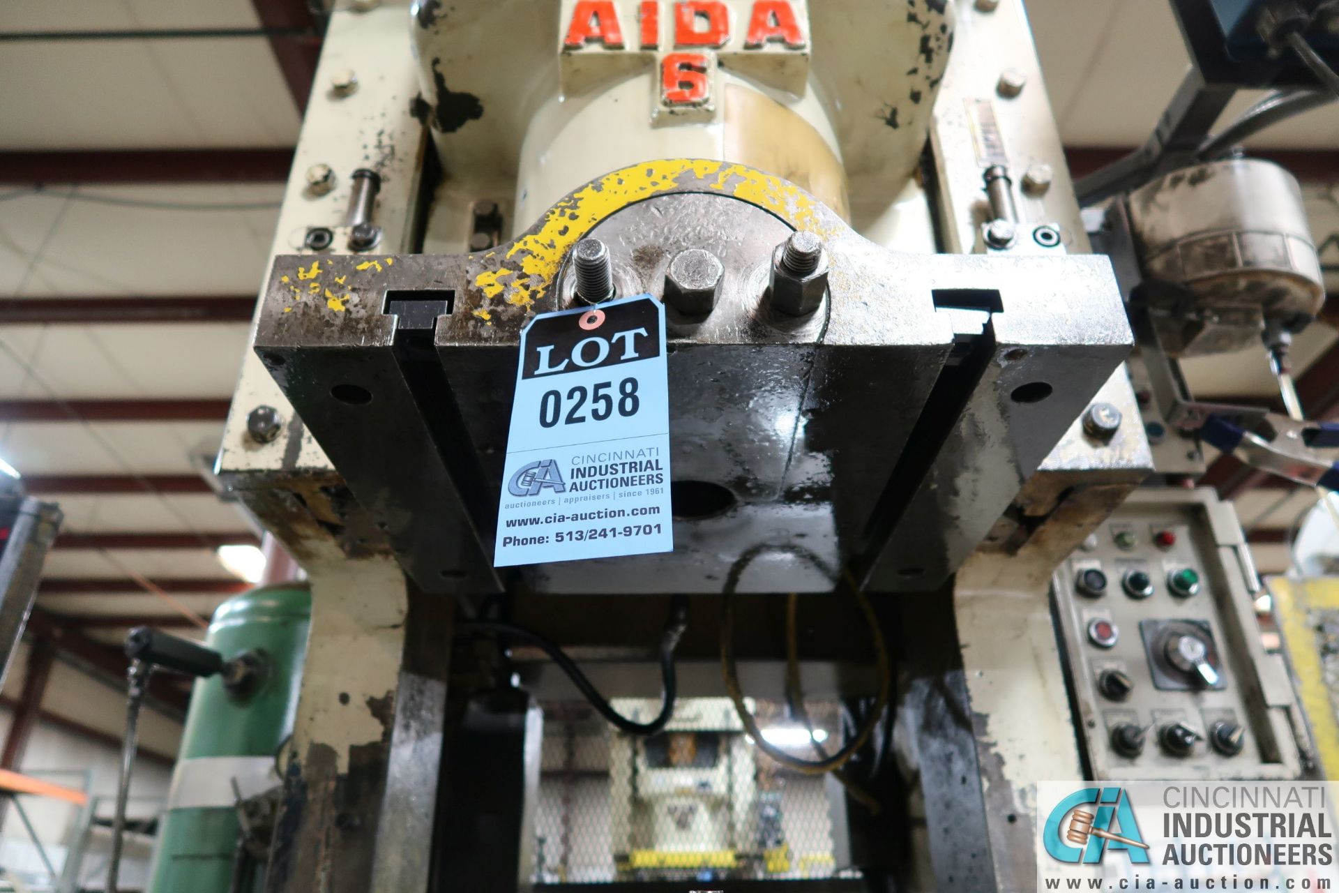 66 TON AIDA MODEL C1-6 (2) SINGLE CRANK GAP FRAME PRESS; S/N 00206-3266, 5.5" STROKE, 70 STROKES PER - Image 9 of 18