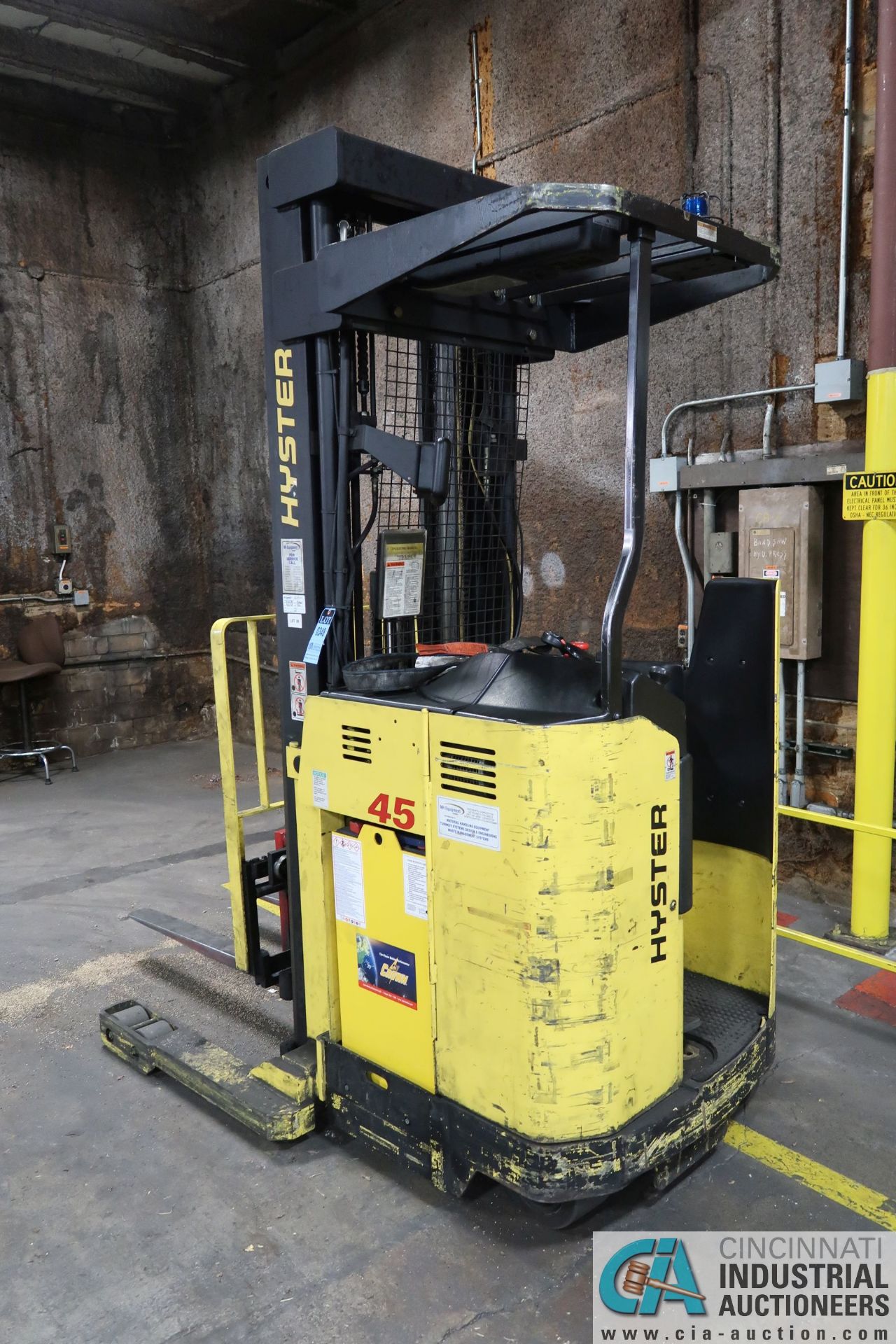 4,500 LB. CAPACITY HYSTER MODEL N45XMR3 STAND-UP 36 VOLT ELECTRIC NARROW, NO BATTERY CHARGER - Image 4 of 8