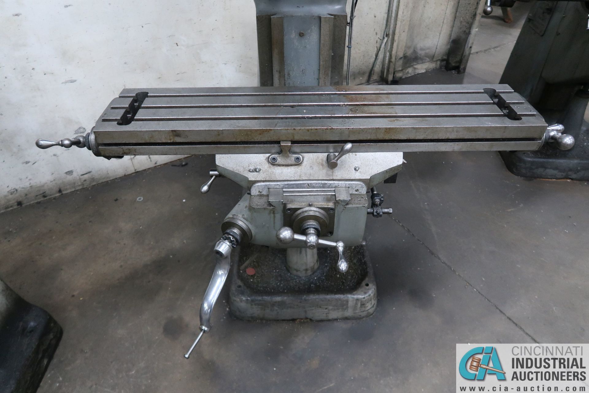 1 HP BRIDGEPORT 8-SPEED VERTICAL MILLING MACHINE; S/N 162204, 80-2,720 SPINDLE RPMS, 9" X 42" TABLE, - Image 4 of 8