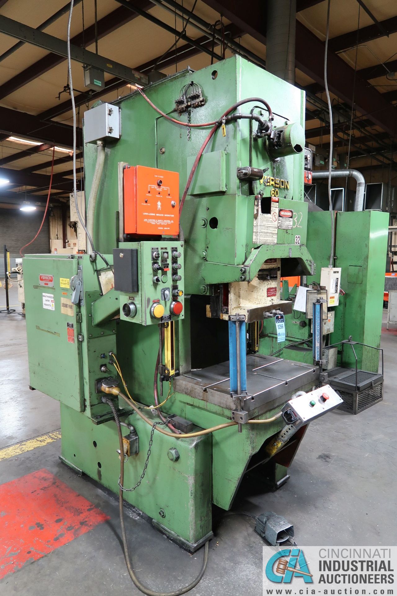 60 TON VERSON MODEL D60 OBI PRESS; S/N 24997, 4" STROKE, 90 STROKES PER MINUTE, 14" SHUT HEIGHT, - Bild 2 aus 13