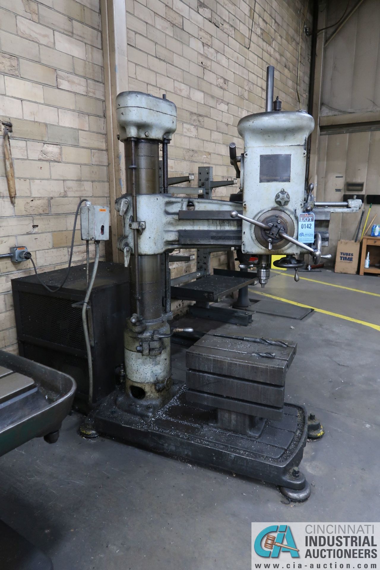 3' ARM X 7" COLUMN AMERICAN TOOL WORKS RADIAL ARM DRILL; S/N 53532, 16" X 22" X 19" T-SLOTTED - Image 2 of 10