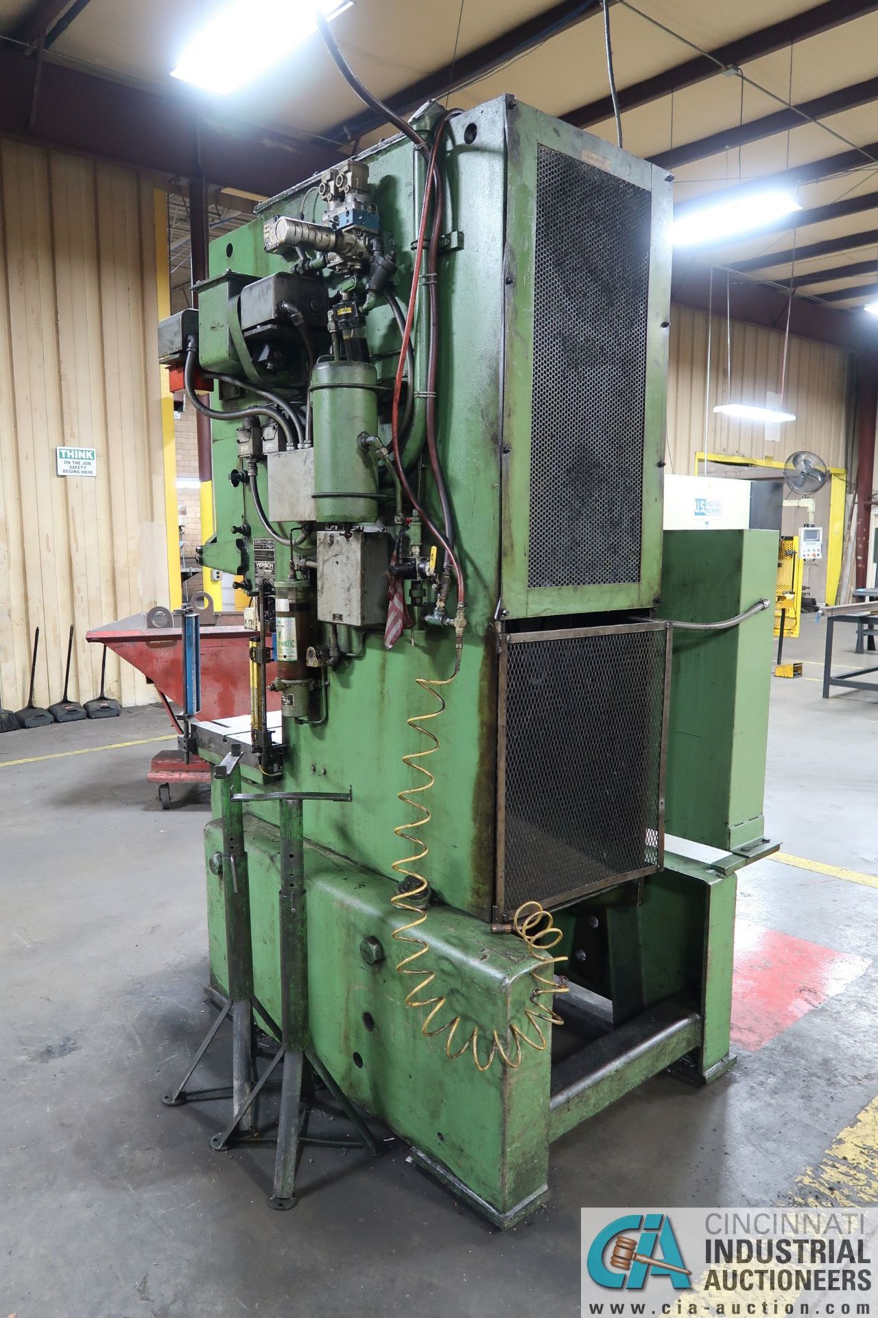 60 TON VERSON MODEL D60 OBI PRESS; S/N 24997, 4" STROKE, 90 STROKES PER MINUTE, 14" SHUT HEIGHT, - Image 4 of 13