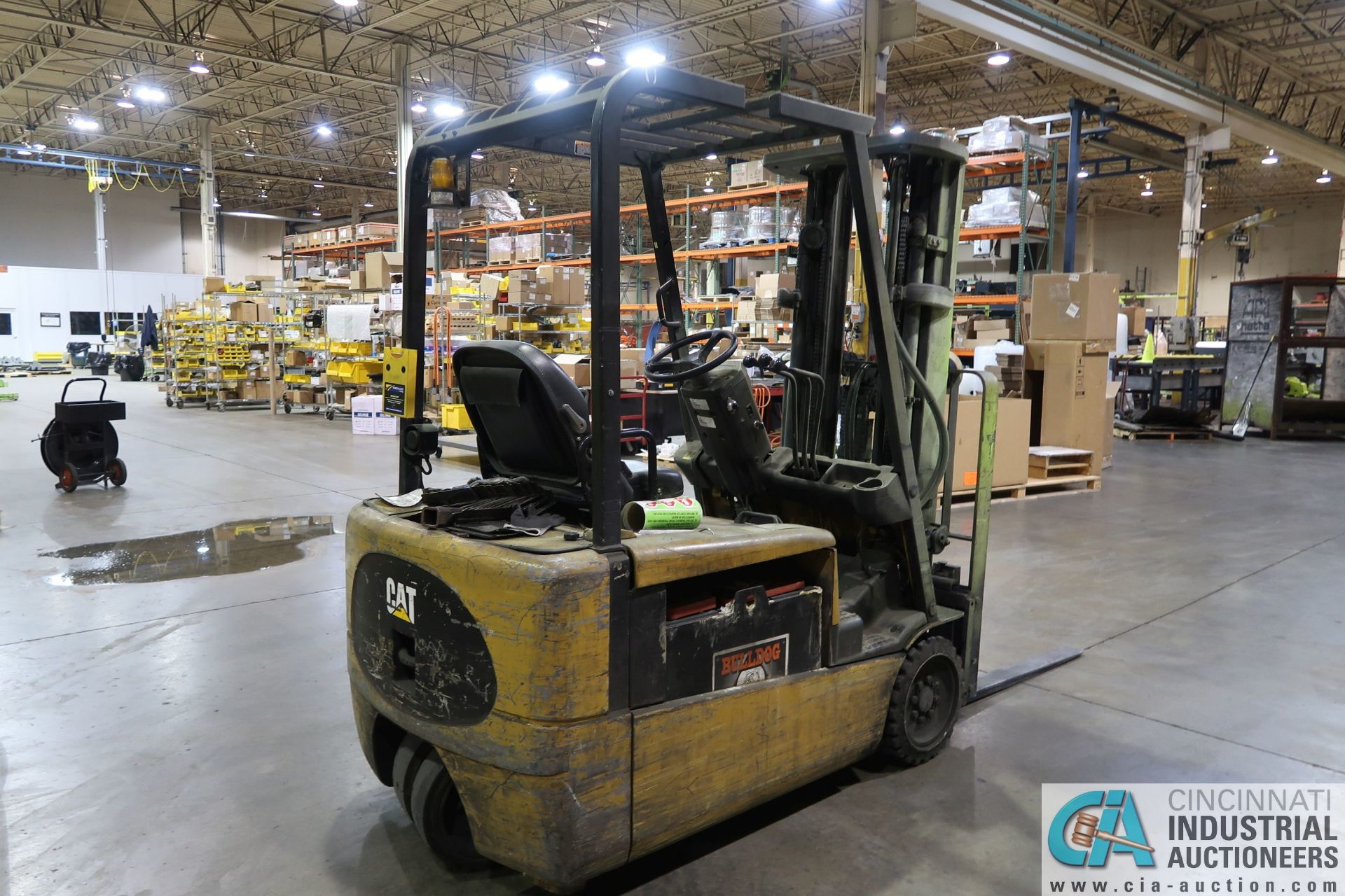 2,700 LB. CATERPILLAR MODEL EP18KT SOLID TIRE ELECTRIC TRI-WHEEL LIFT TRUCK; S/N ETB5B00855, 3-STAGE - Image 3 of 8