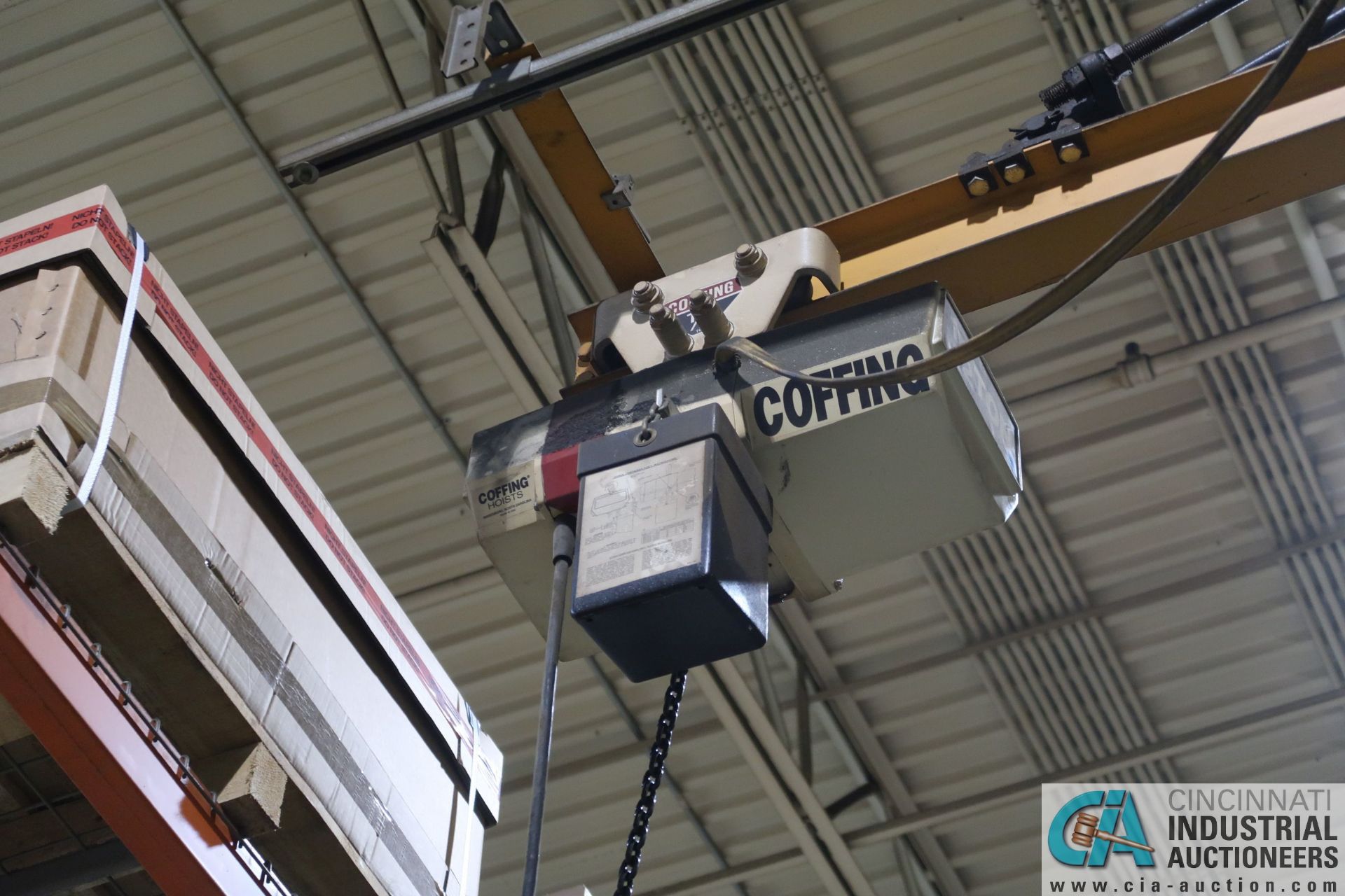 1/2 TON COFFING ELECTRIC CHAIN HOIST WITH PENDANT; W/ COLUMN MOUNT JIB & MOUNTING BRACKET BUT NO COL - Image 2 of 2