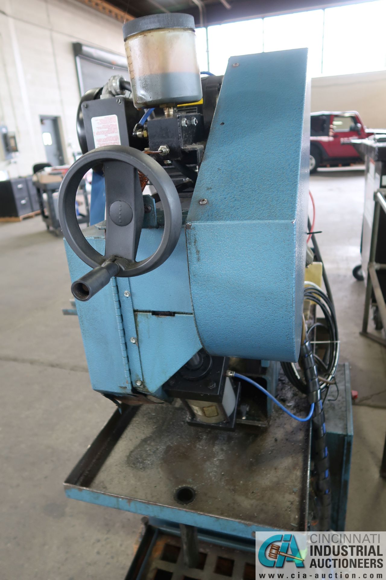 DOALL MODEL C-916M HORIZONTAL METAL CUTTING BAND SAW; S/N 527-051937, 158" BAND LENGTH, 230-VOLTS, - Image 4 of 9