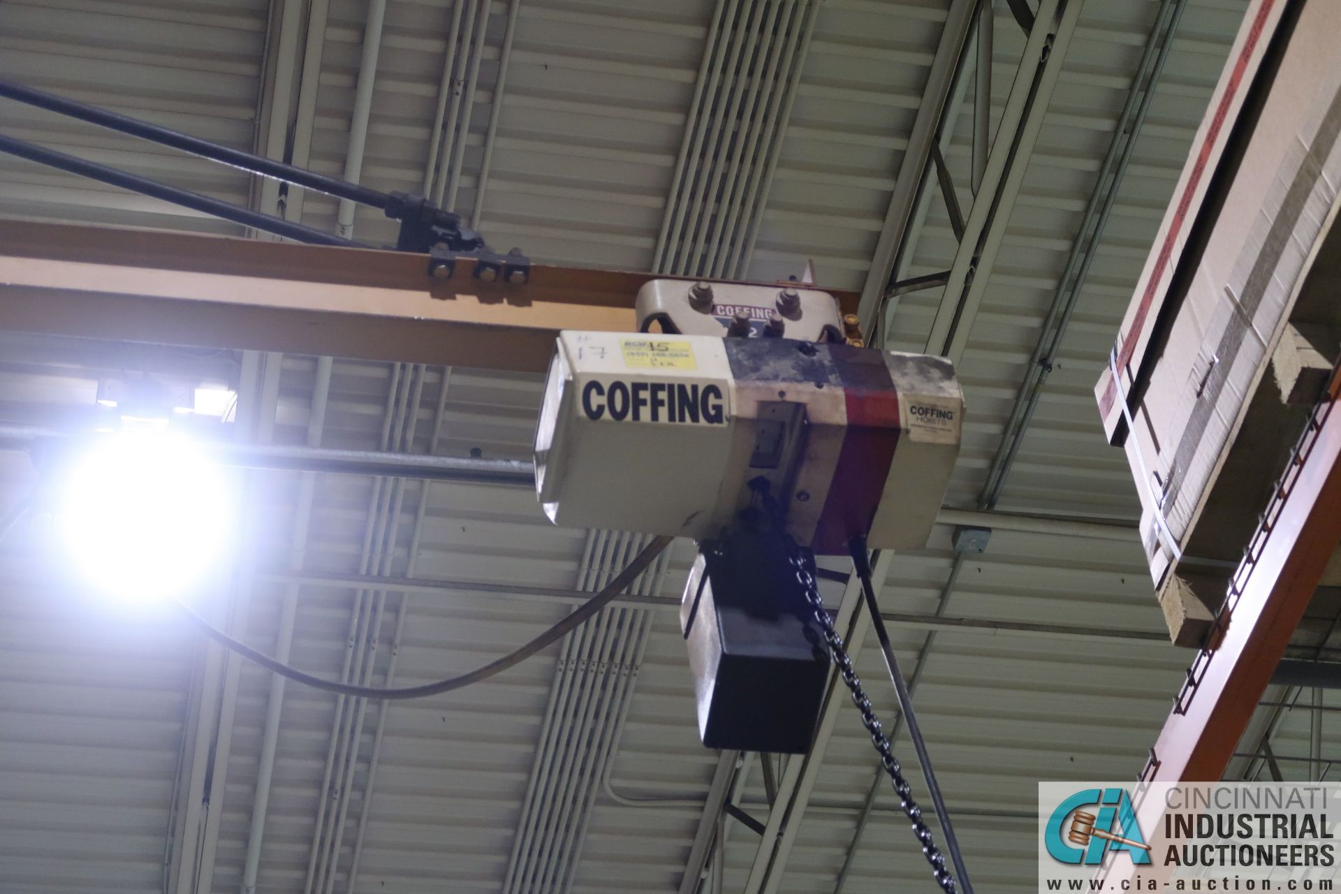 1/2 TON COFFING ELECTRIC CHAIN HOIST WITH PENDANT; W/ COLUMN MOUNT JIB & MOUNTING BRACKET BUT NO COL