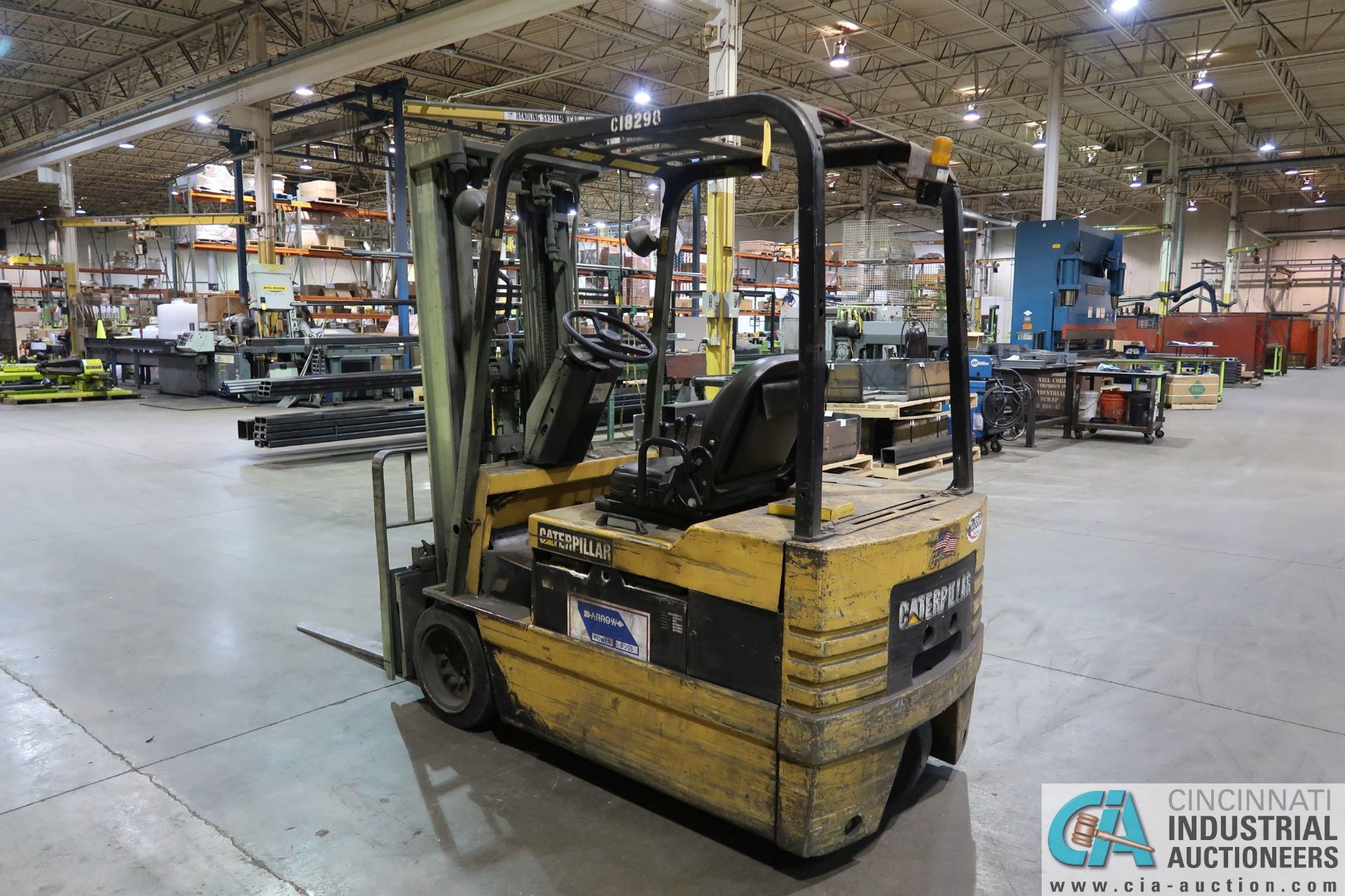 3,600 LB. CATERPILLAR MODEL EP20T-36A SOLID TIRE ELECTRIC TRI-WHEEL LIFT TRUCK; S/N 0296-GMM01583, - Image 4 of 8