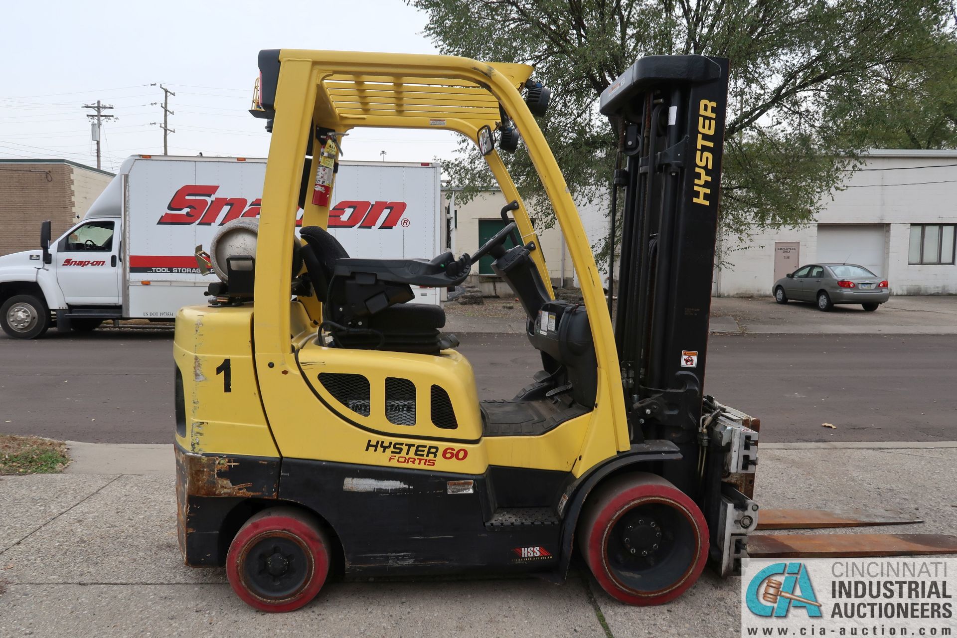 2014 - 6,000 LB. HYSTER MODEL S60FT LP GAS CUSHION TIRE THREE STAGE MAST LIFT TRUCK; S/N - Image 6 of 14
