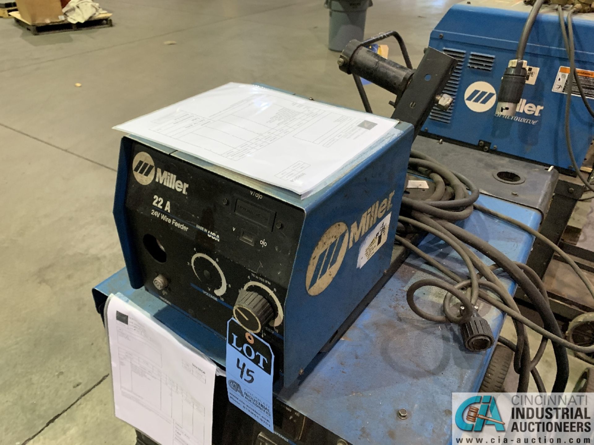 300 AMP MILLER CP-302 WELDER; S/N LB2517B7, WITH MILLER 22A 24-VOLT WIRE FEEDER (WELDER & WIRE FEED - Image 5 of 6