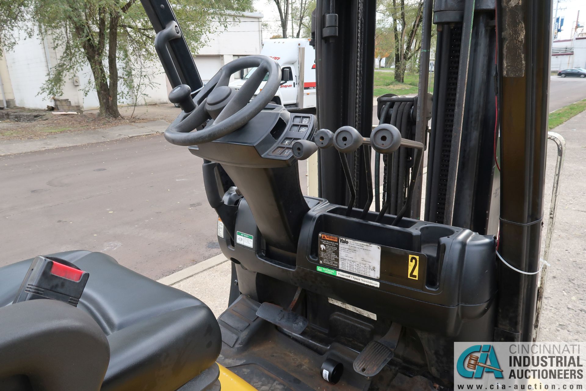 2016 - 7,000 LB. YALE MODEL GLC070VXNDAE085 LP GAS CUSHION TIRE THREE-STAGE MAST LIFT TRUCK; S/N - Image 12 of 14