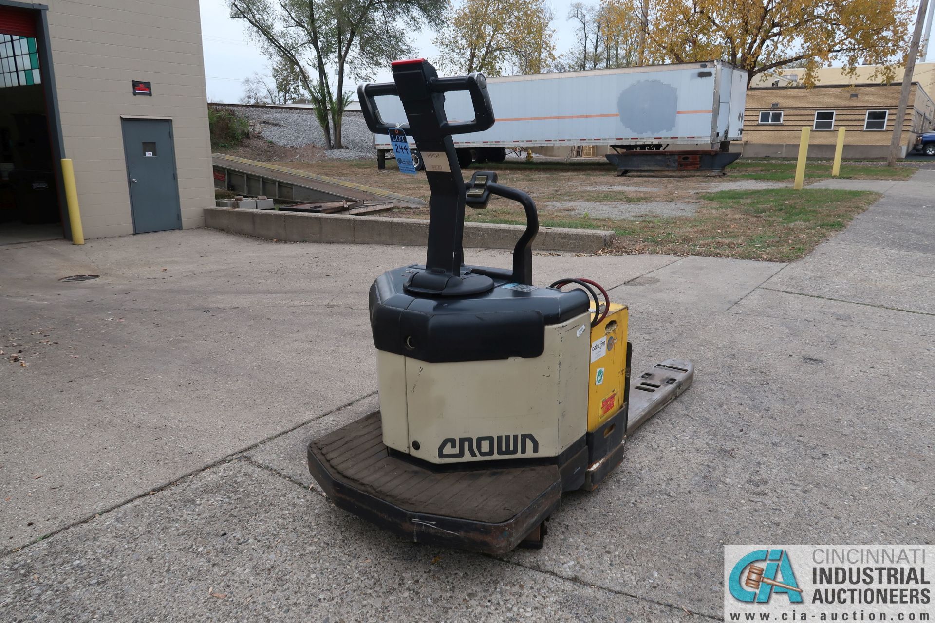 6,000 LB. CROWN MODEL PE3520-60 STAND-UP RIDE ALONG ELECTRIC PALLET TRUCK; S/N 6A133393, 2,377 HOURS - Image 3 of 8