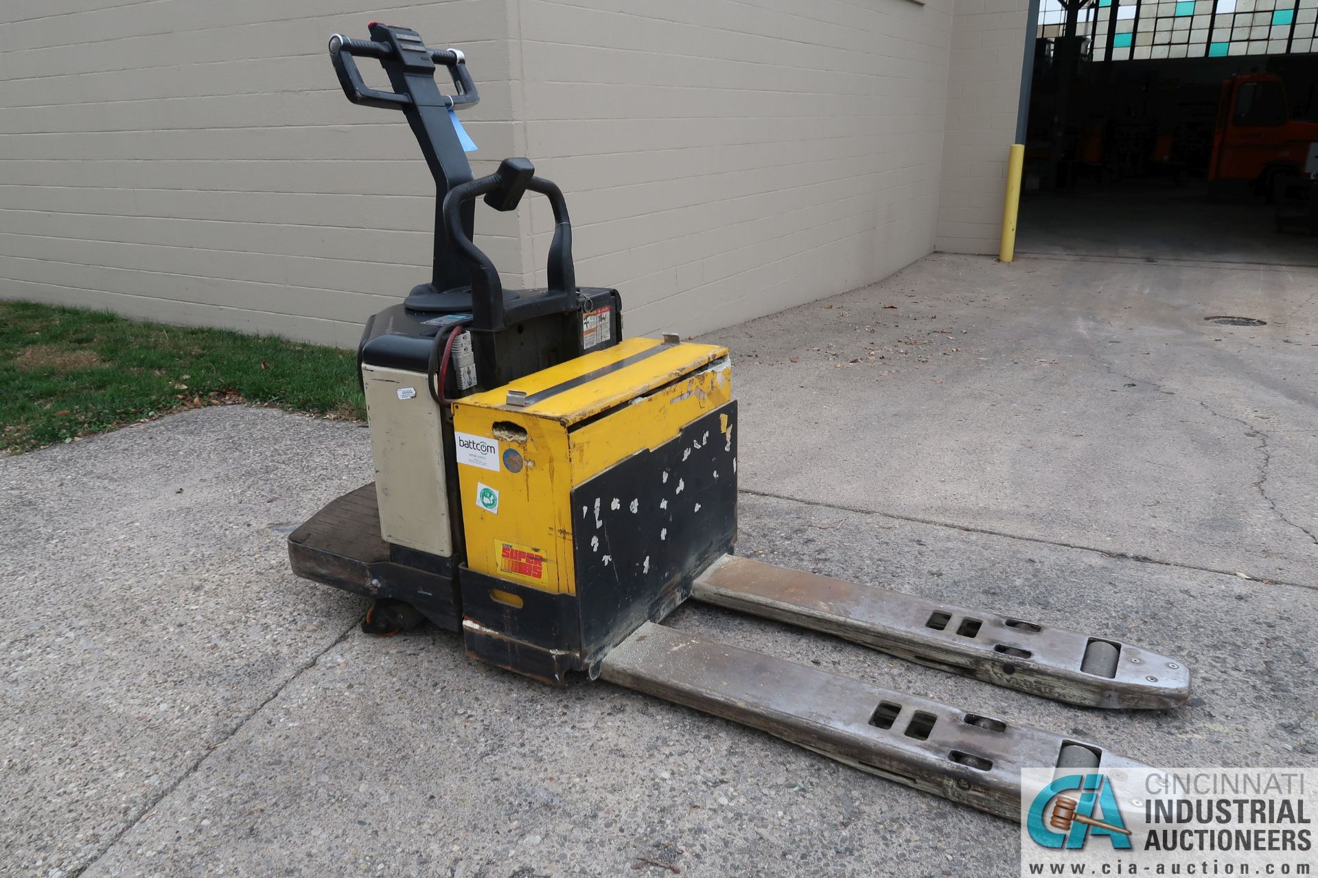 6,000 LB. CROWN MODEL PE3520-60 STAND-UP RIDE ALONG ELECTRIC PALLET TRUCK; S/N 6A133393, 2,377 HOURS - Image 2 of 8