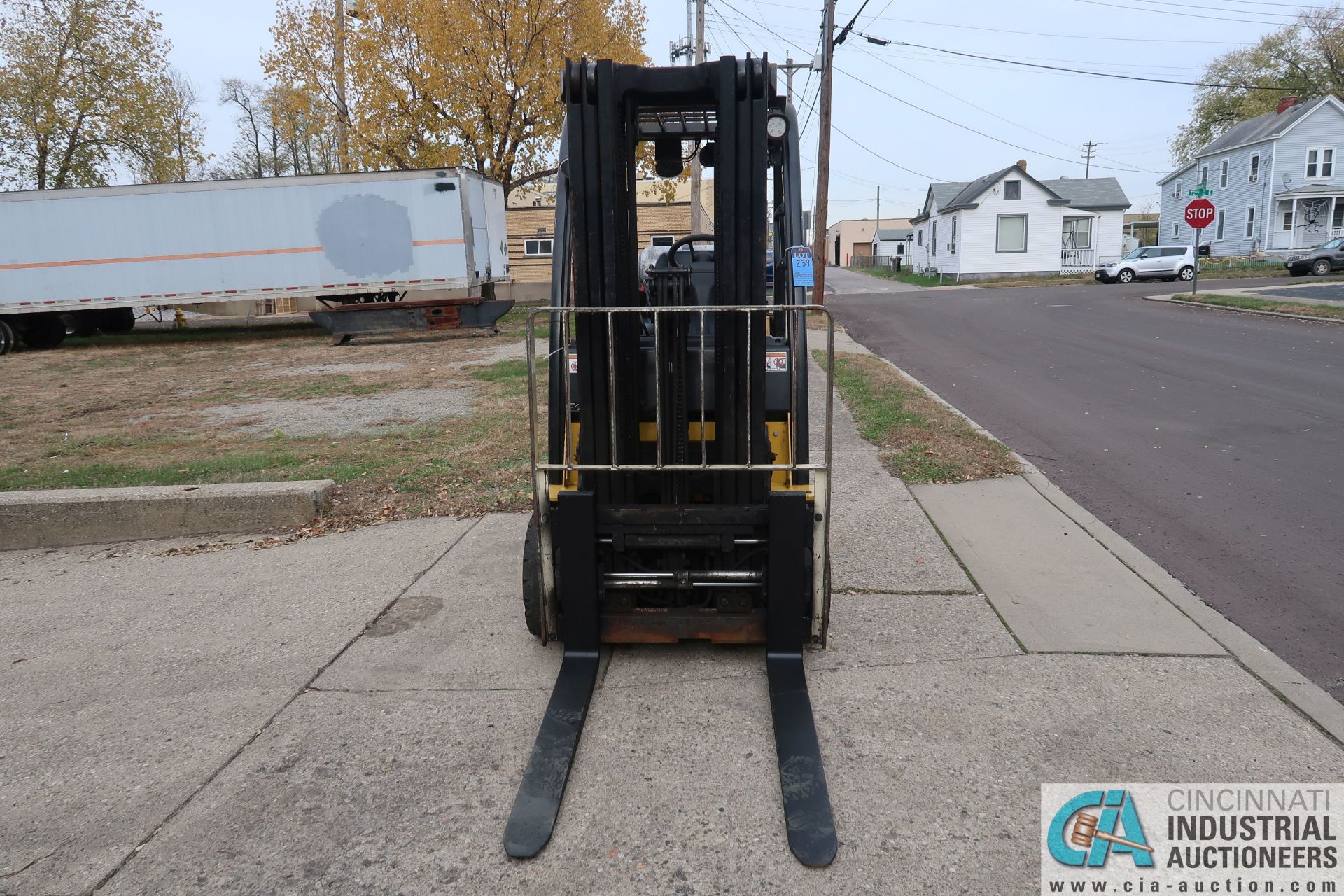 2016 - 7,000 LB. YALE MODEL GLC070VXNDAE085 LP GAS CUSHION TIRE THREE-STAGE MAST LIFT TRUCK; S/N - Image 8 of 14